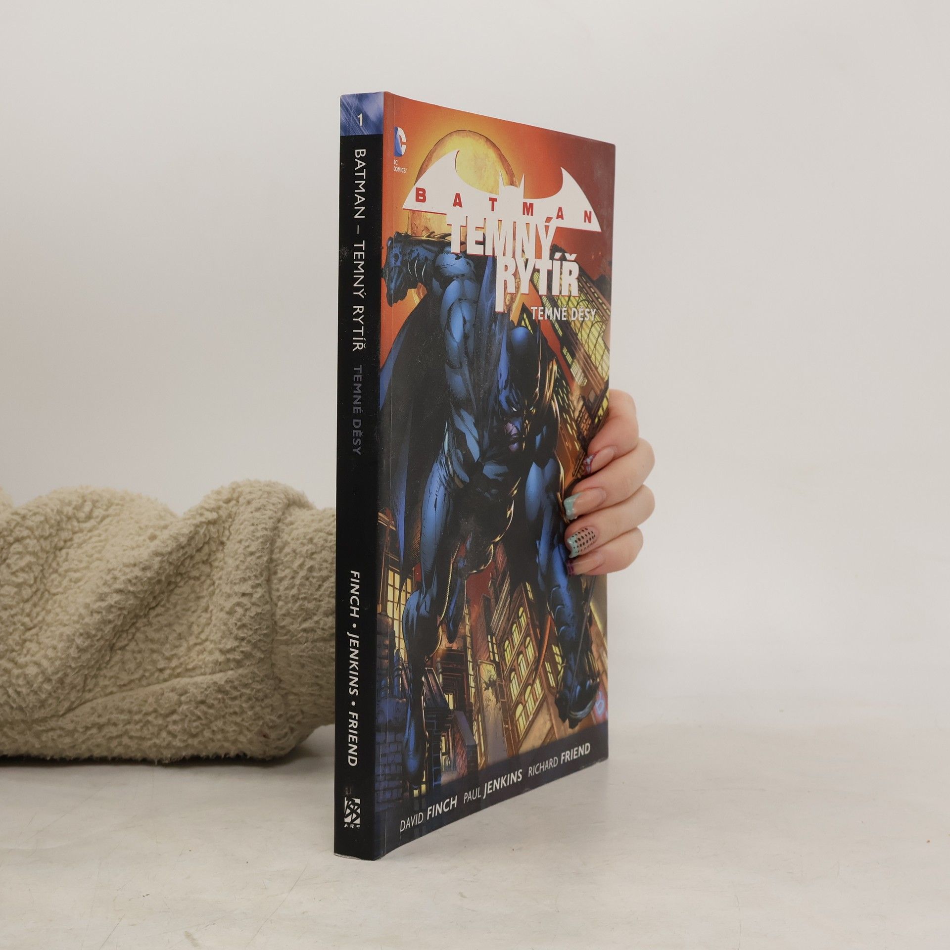 Temné děsy. Batman - Temný rytíř. Kniha první