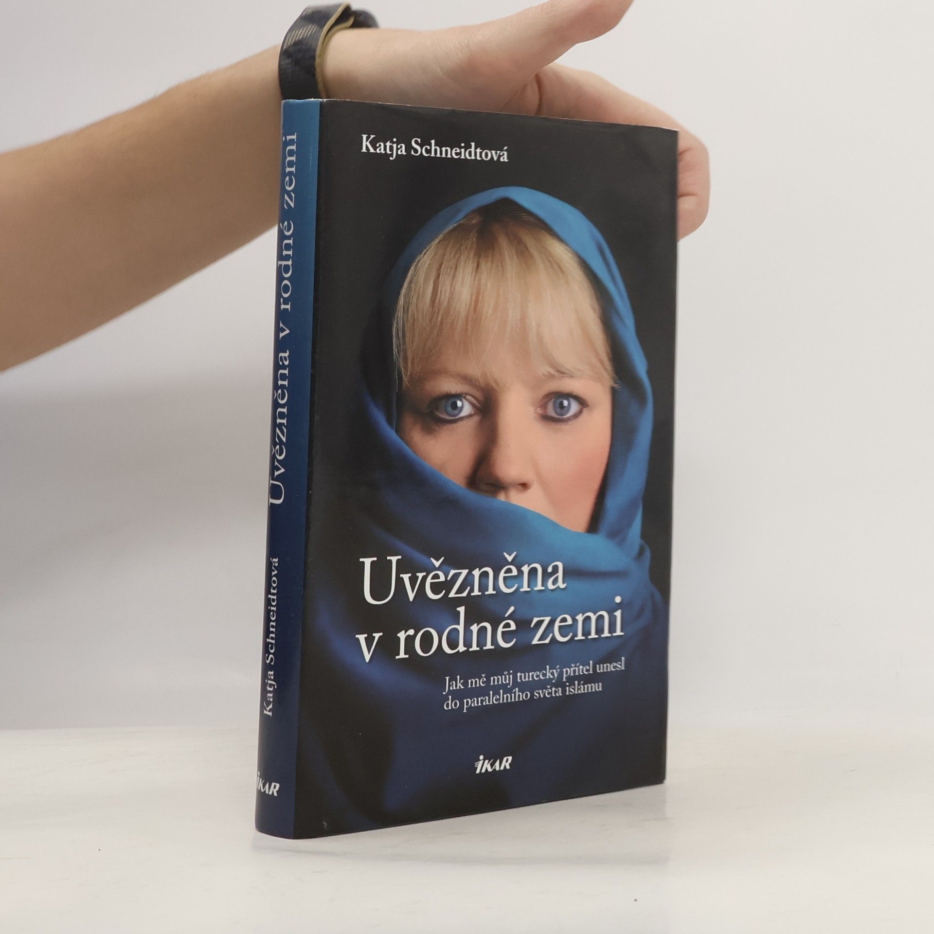 Katja Schneidt Uvězněna v rodné zemi : jak mě můj turecký přítel unesl do paralelního světa islámu