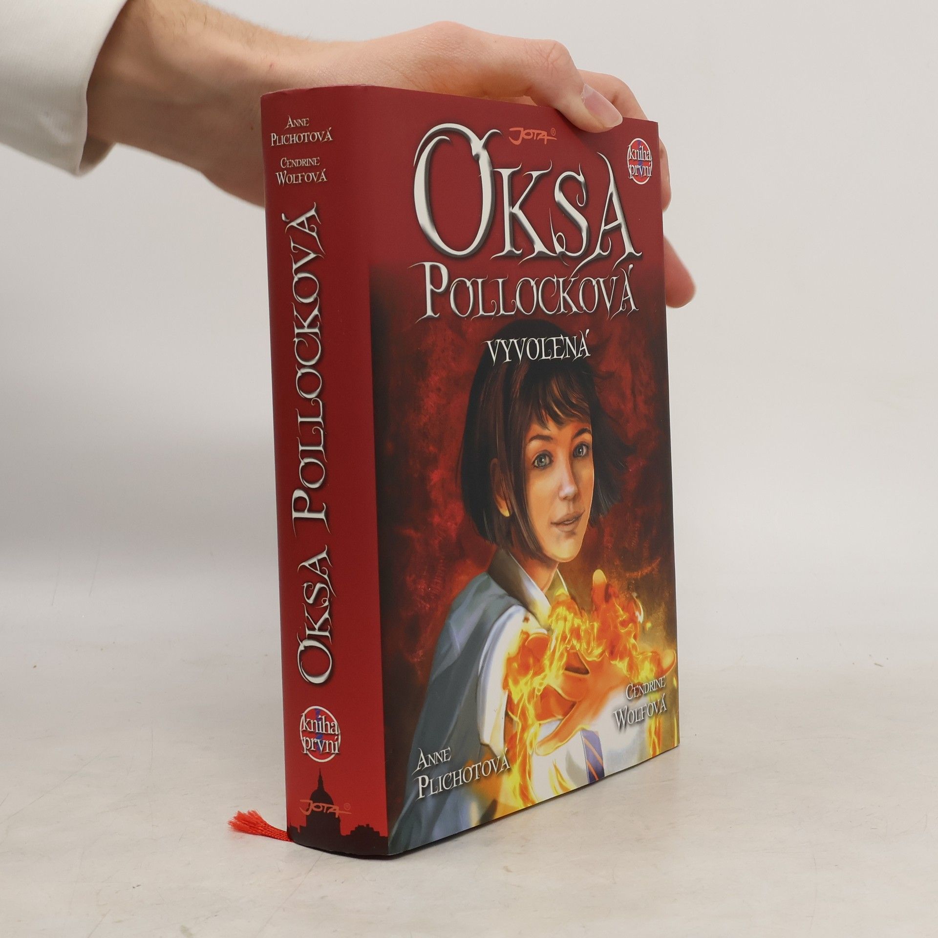 Oksa Pollocková. Vyvolená