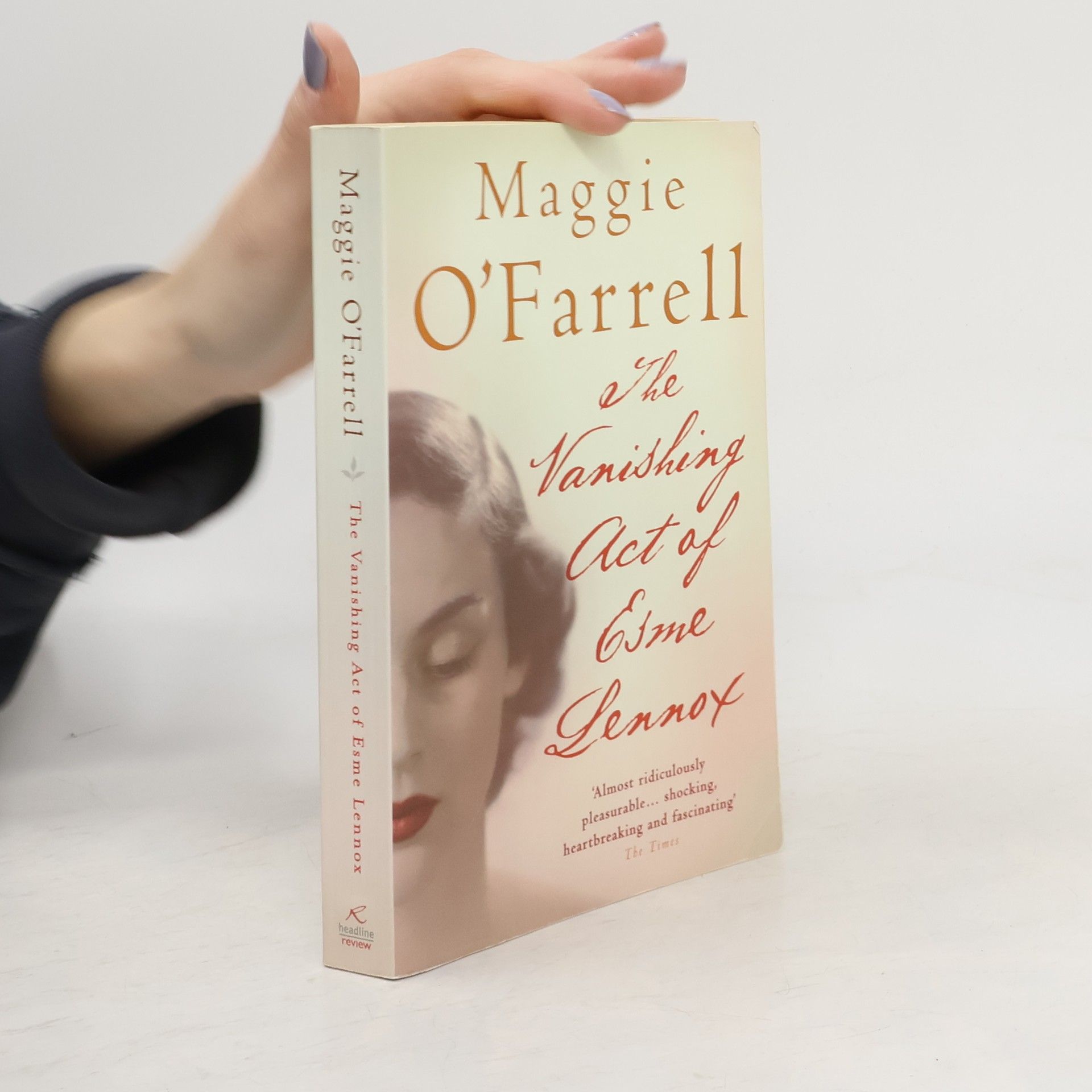 Maggie O. Farrell The Vanishing Act of Esme Lennox