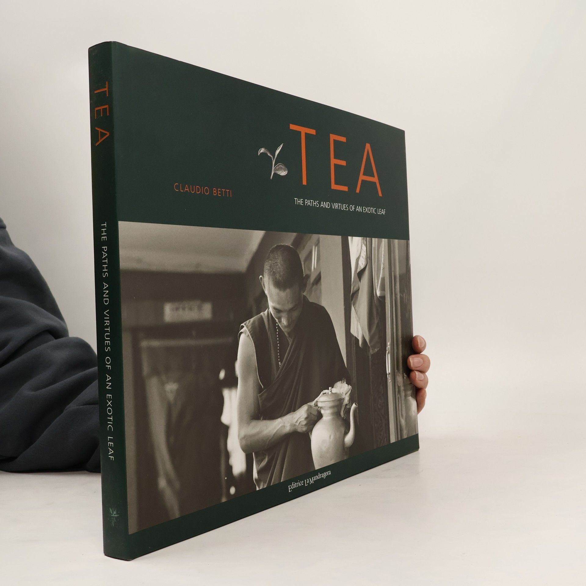 Claudio Bettini Tea. The Paths and Virtues of an Exotic Leaf