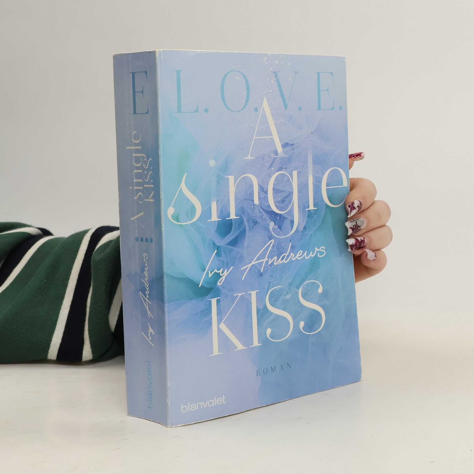 Ivy Andrews L.O.V.E. 4: A single kiss