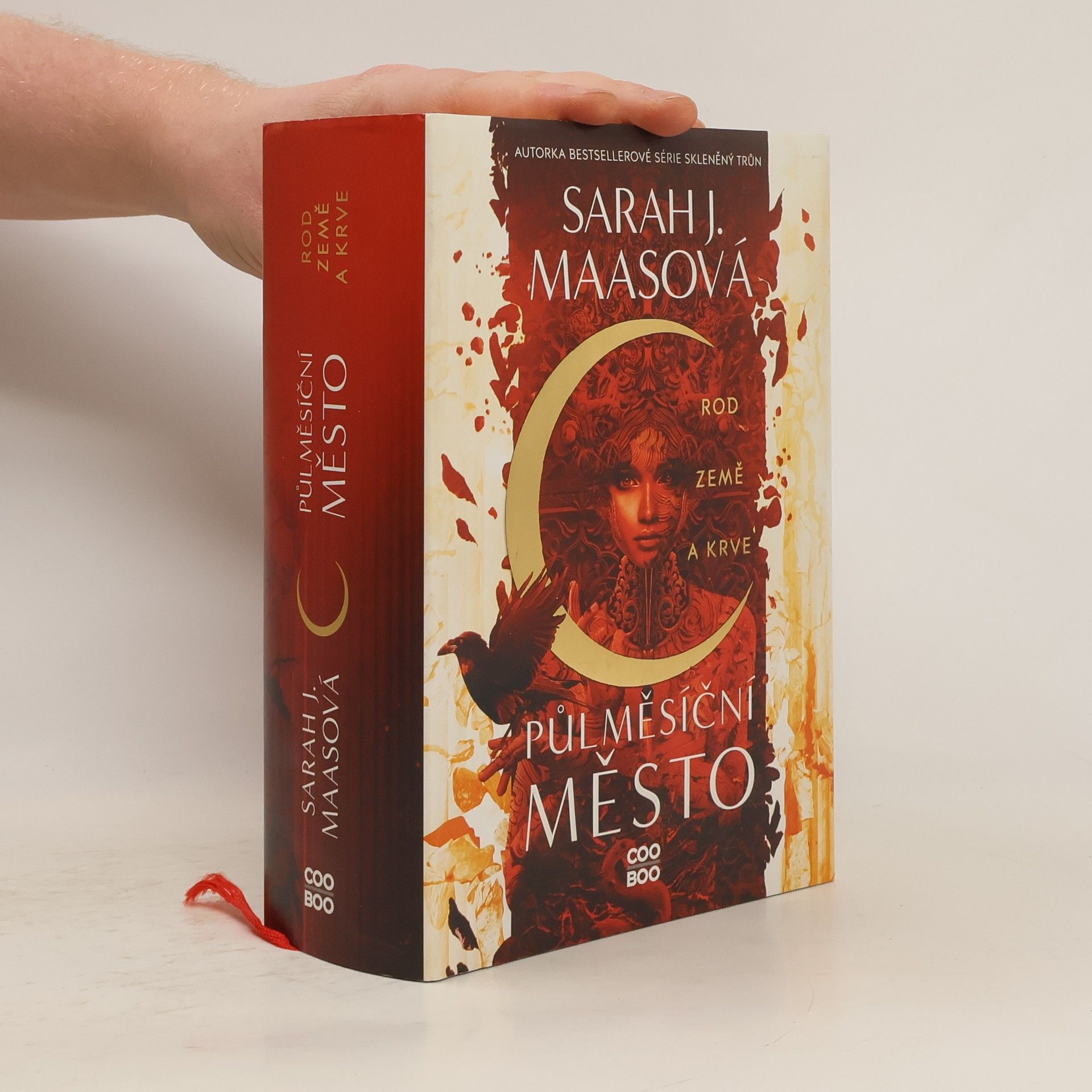 Sarah J. Maas Půlměsíční město. Rod země a krve