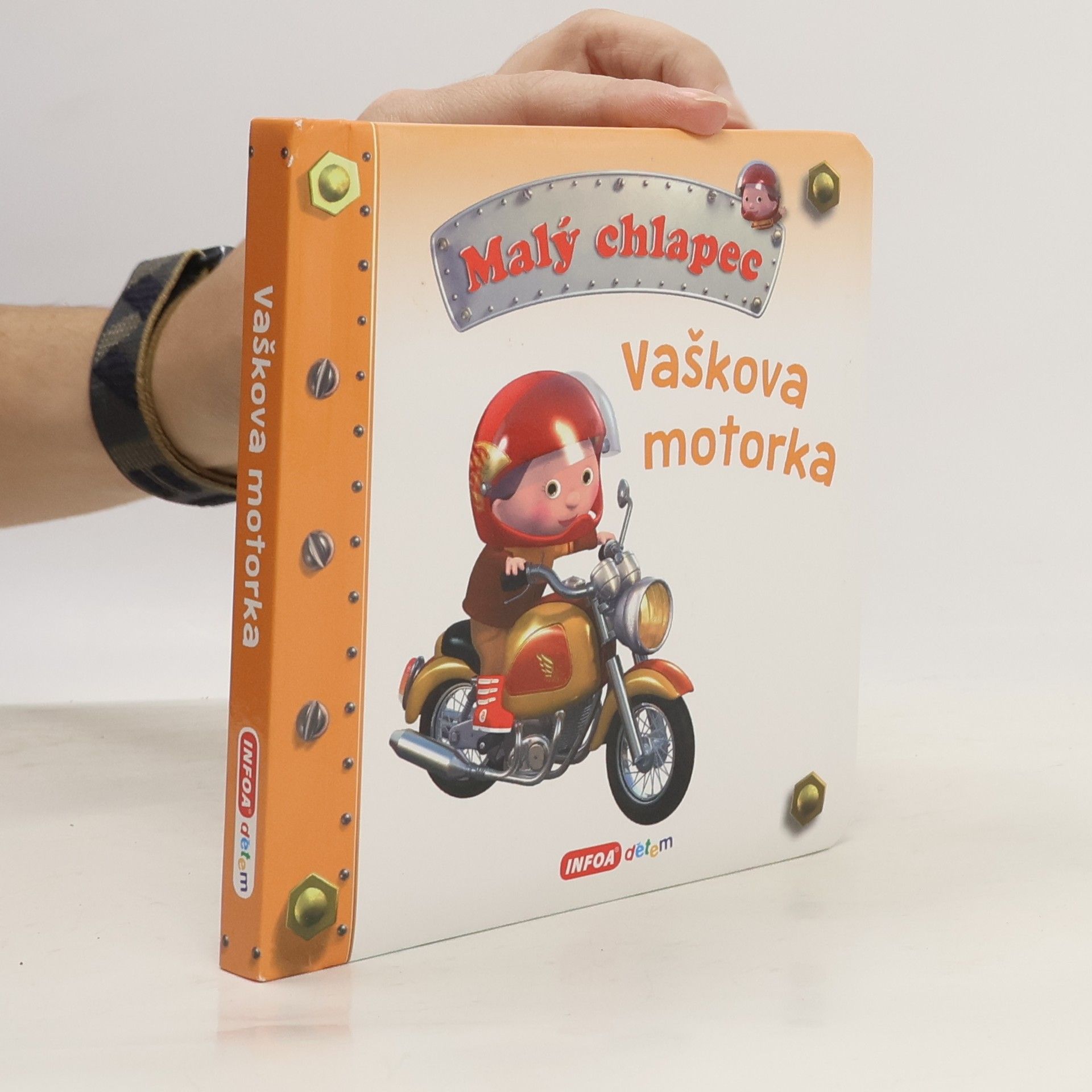 Malý chlapec. Vaškova motorka Vaškova motorka