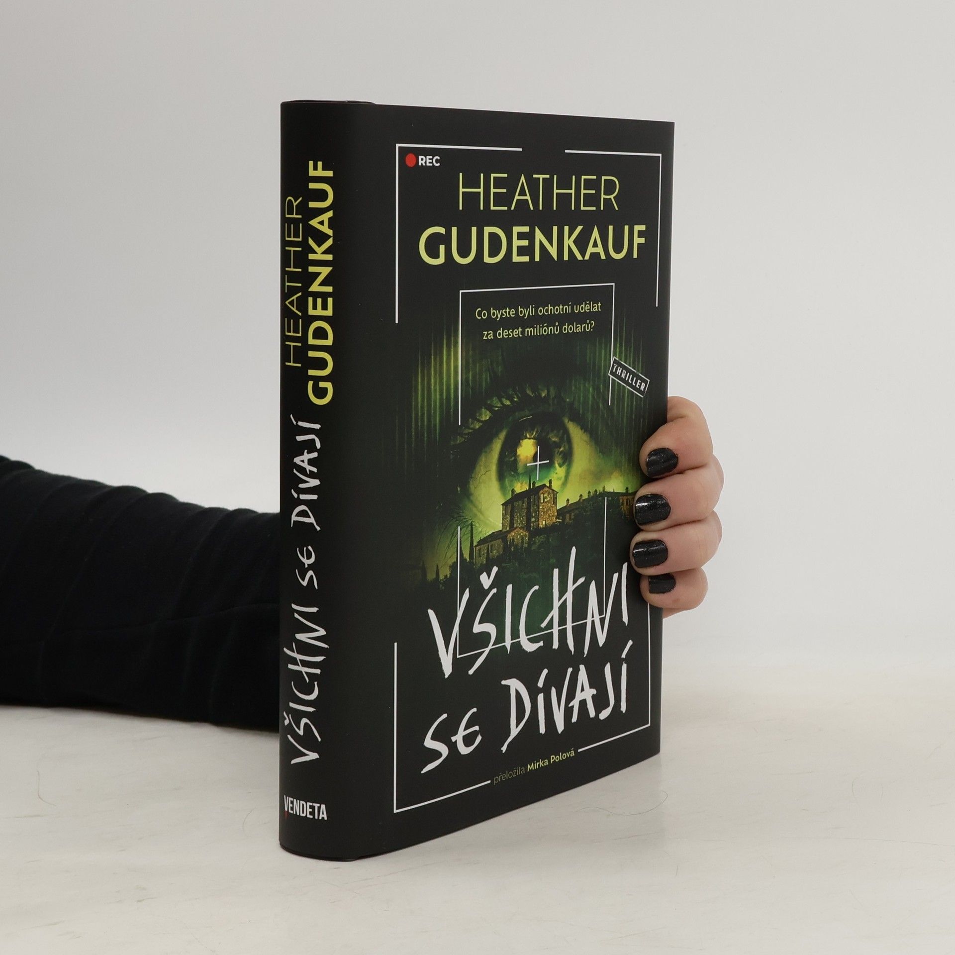 Všichni se dívají