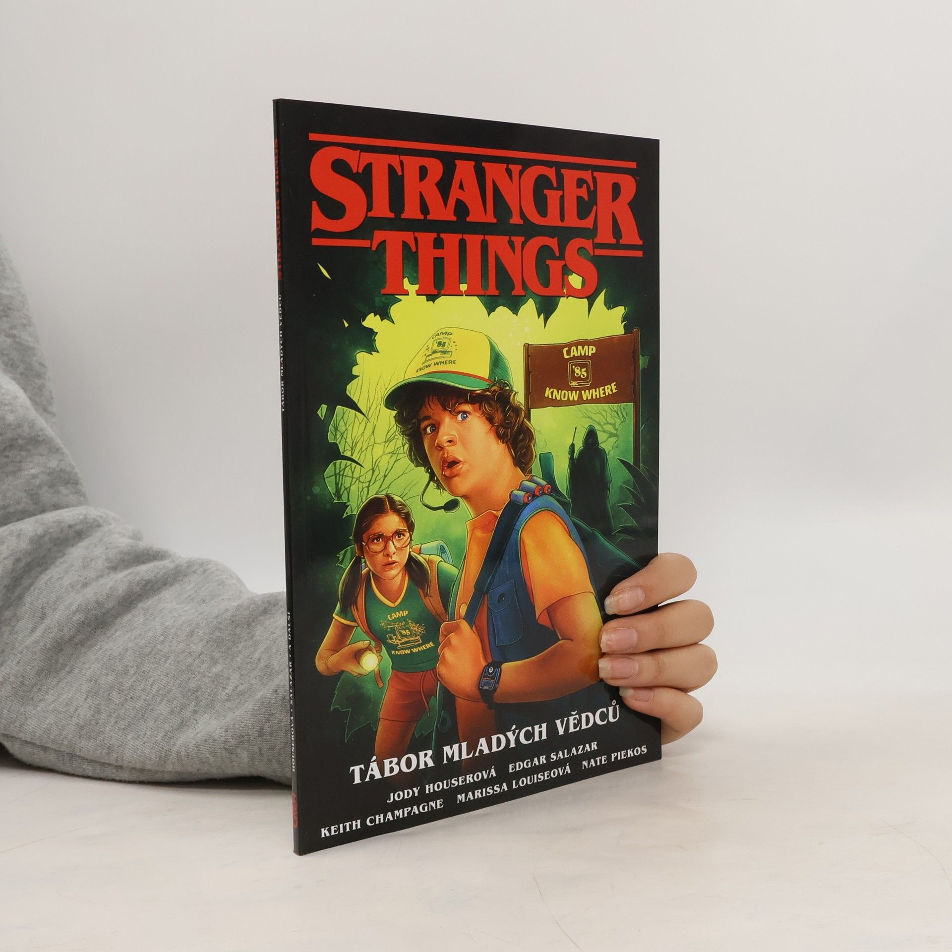 Jody Houser Stranger Things. Tábor mladých vědců