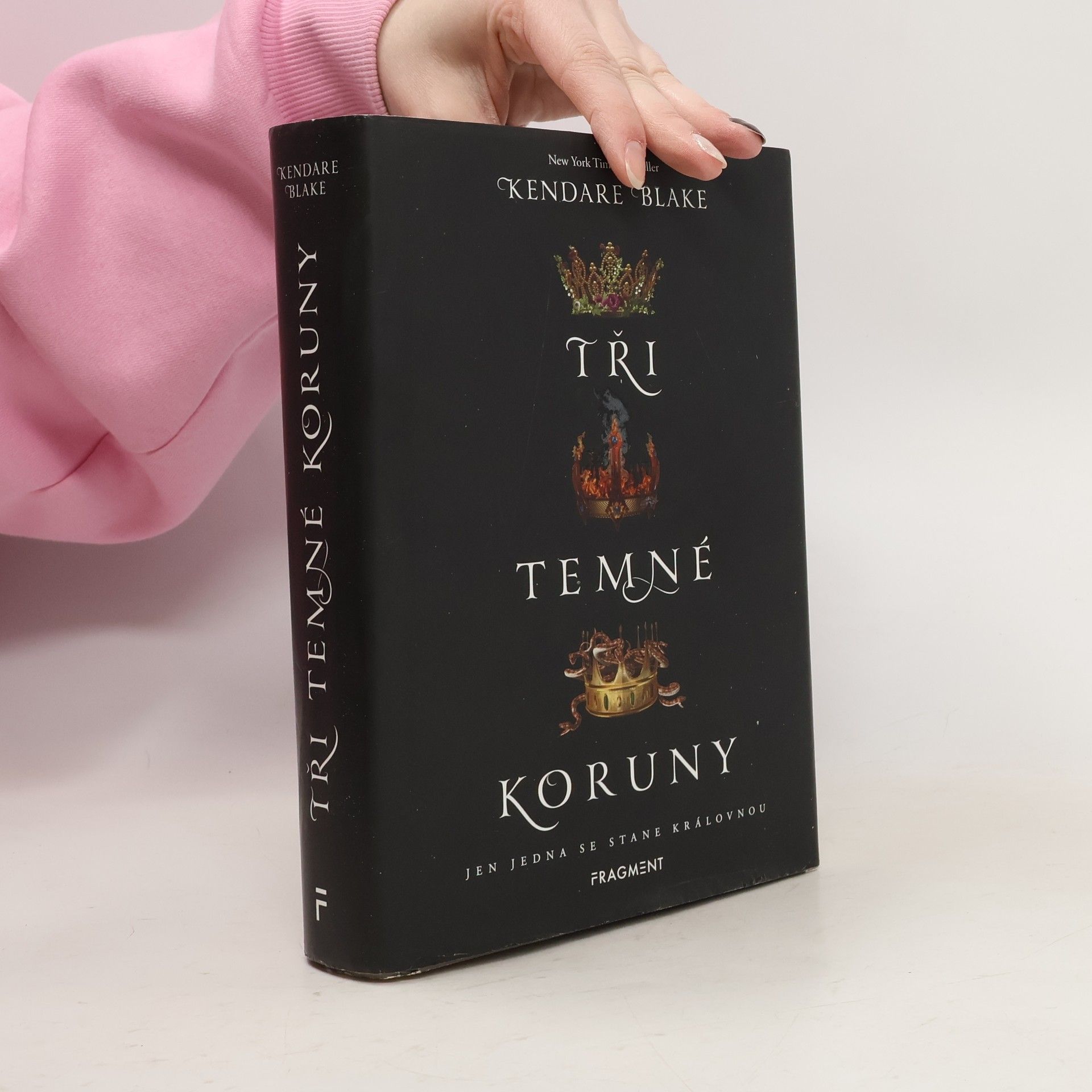Kendare Blake Tři temné koruny