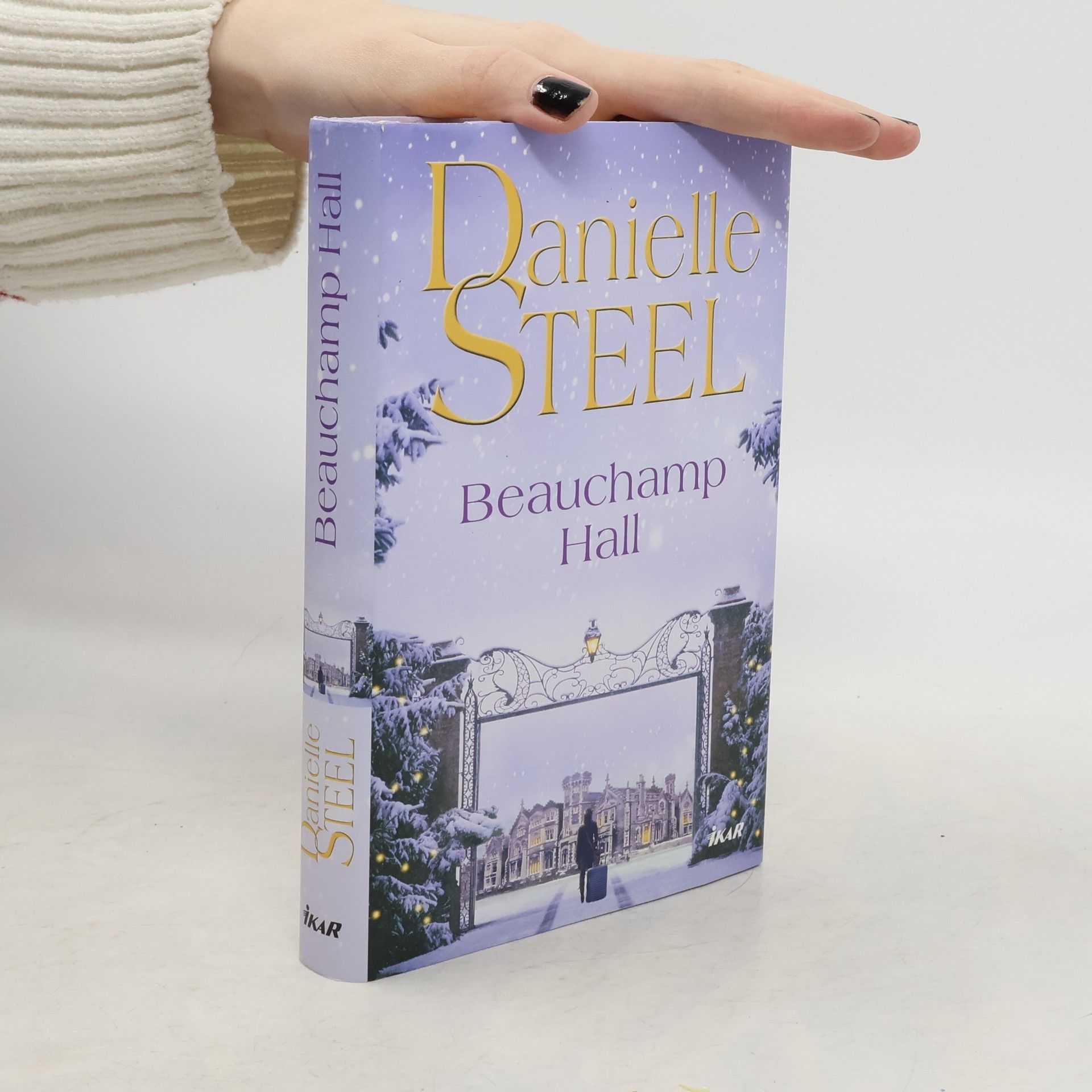 Danielle Steel Beauchamp Hall