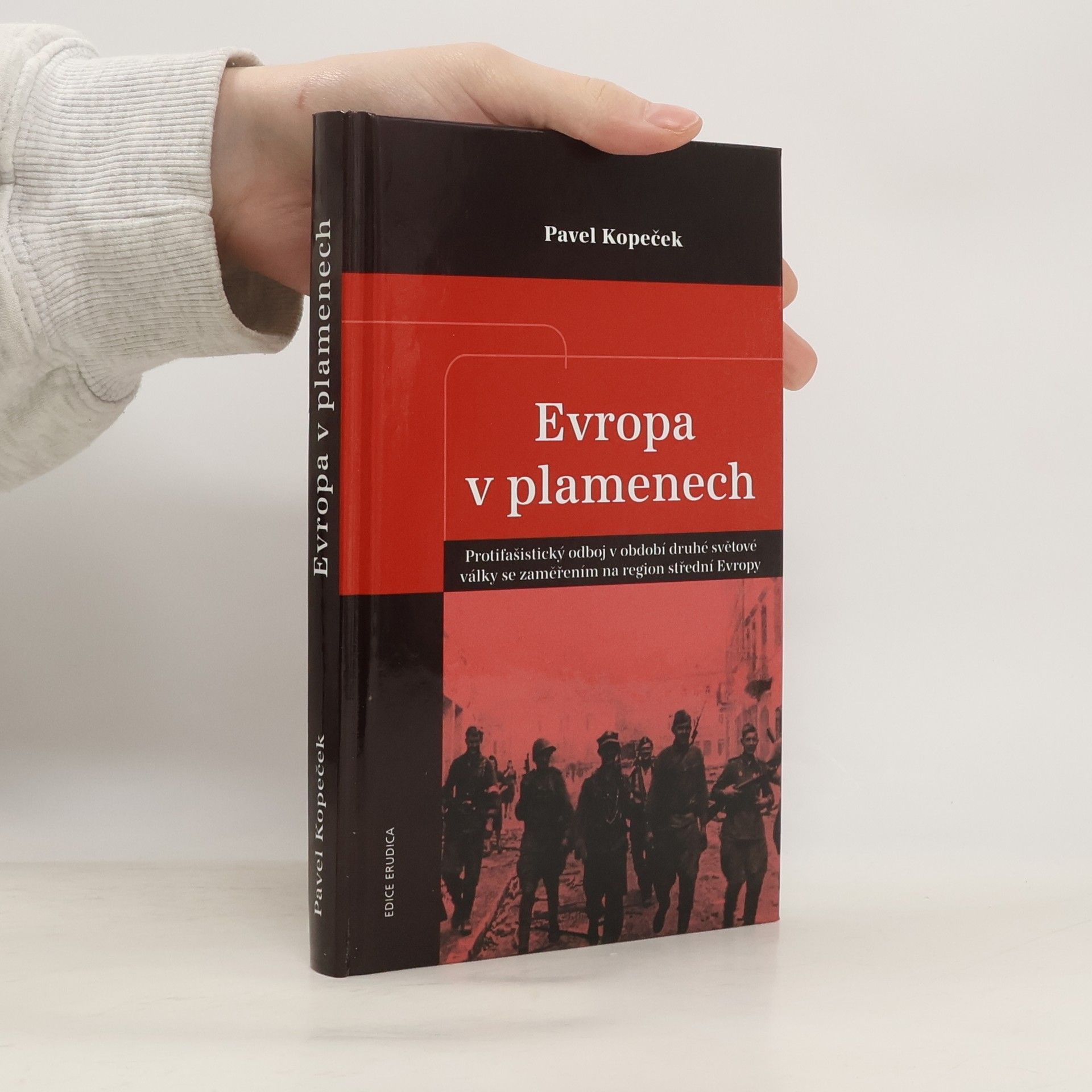 Pavel Kopeček Evropa v plamenech: Protifašistický odboj v období druhé světové války se zaměřením na region střední Evropy