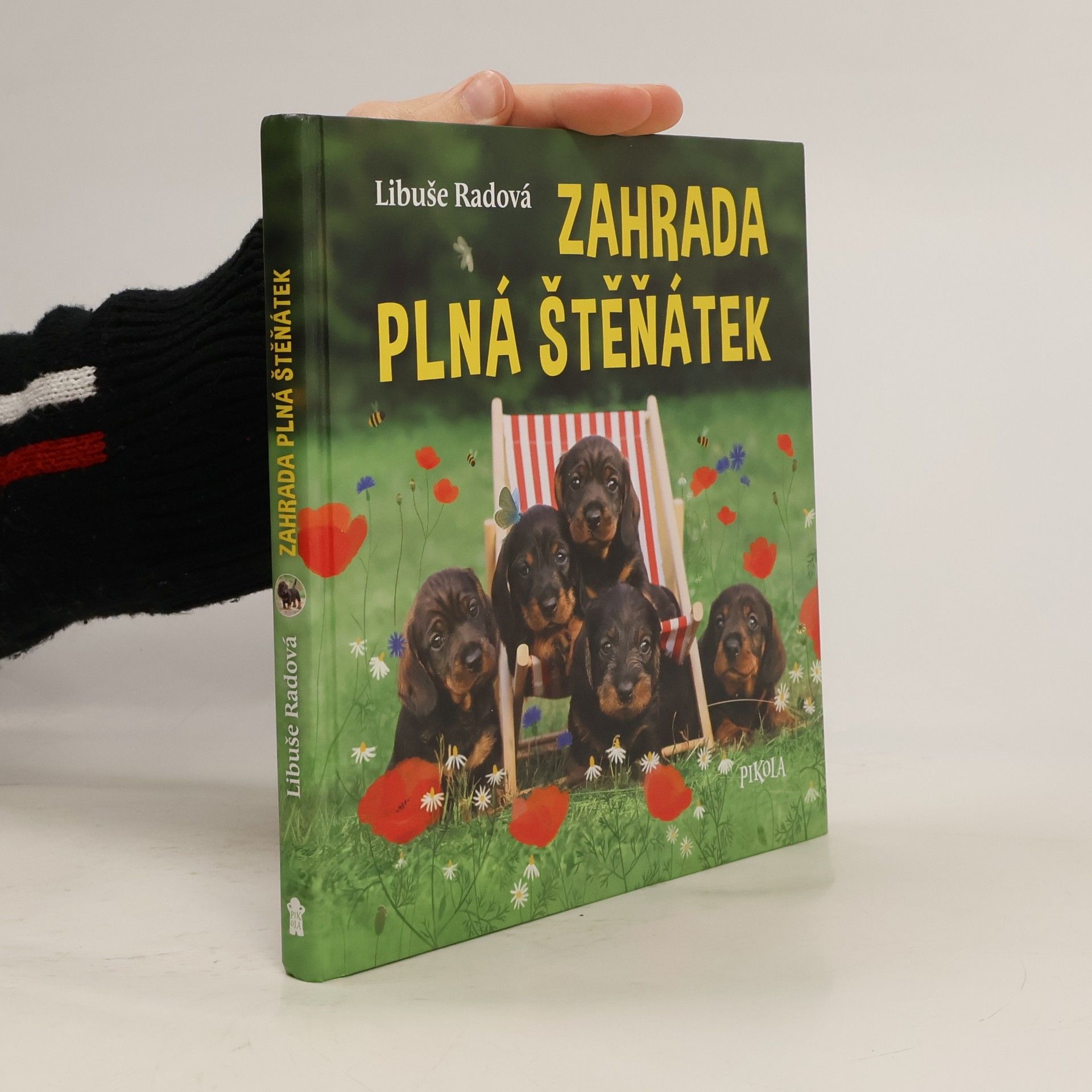 Zahrada plná štěňátek