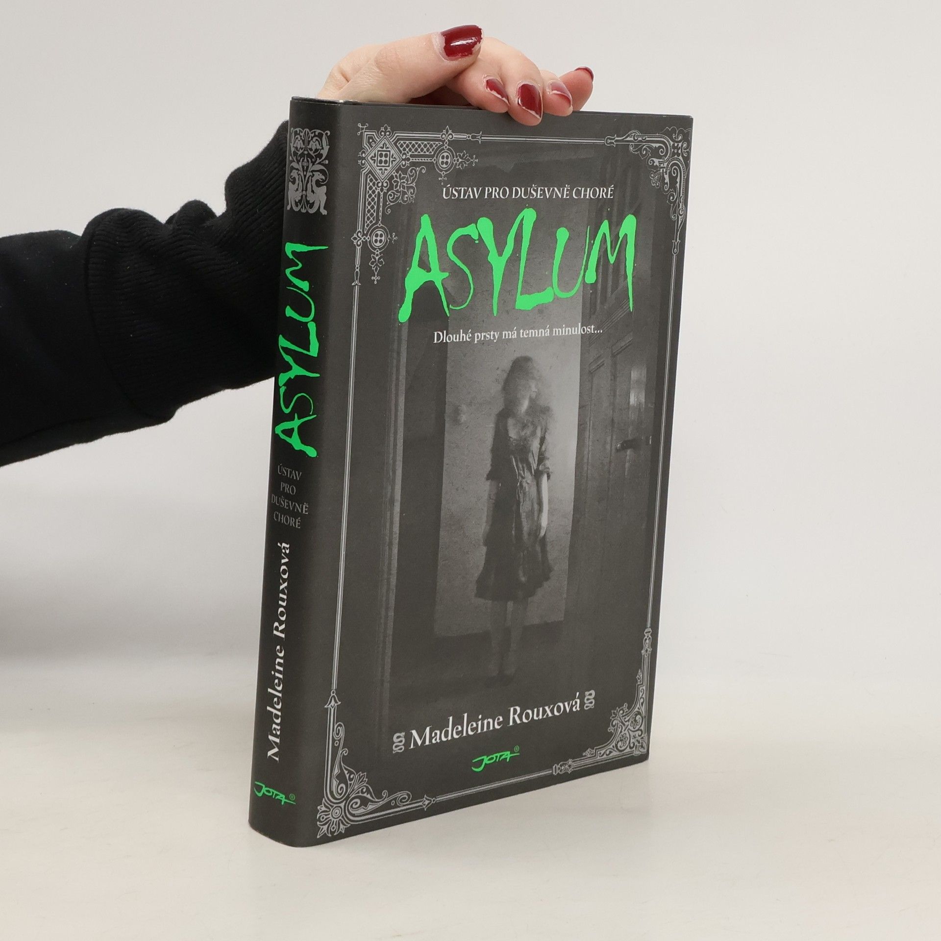 Madeleine Rouxová Asylum. Ústav pro duševně choré