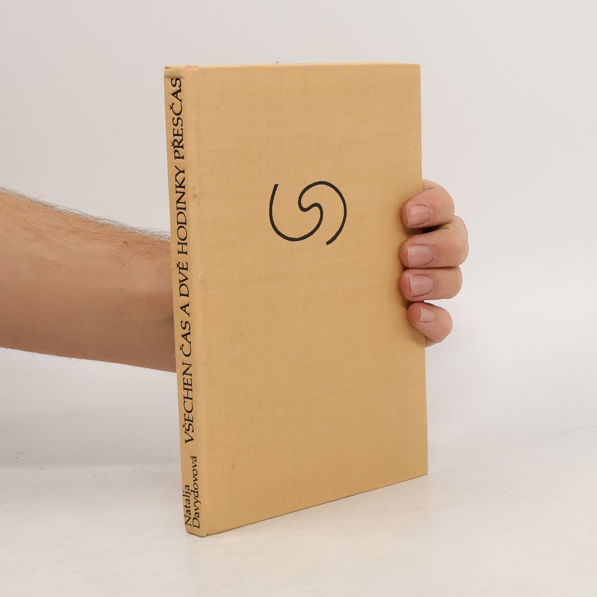 Natalja Davydovová Všechen čas a dvě hodinky přesčas