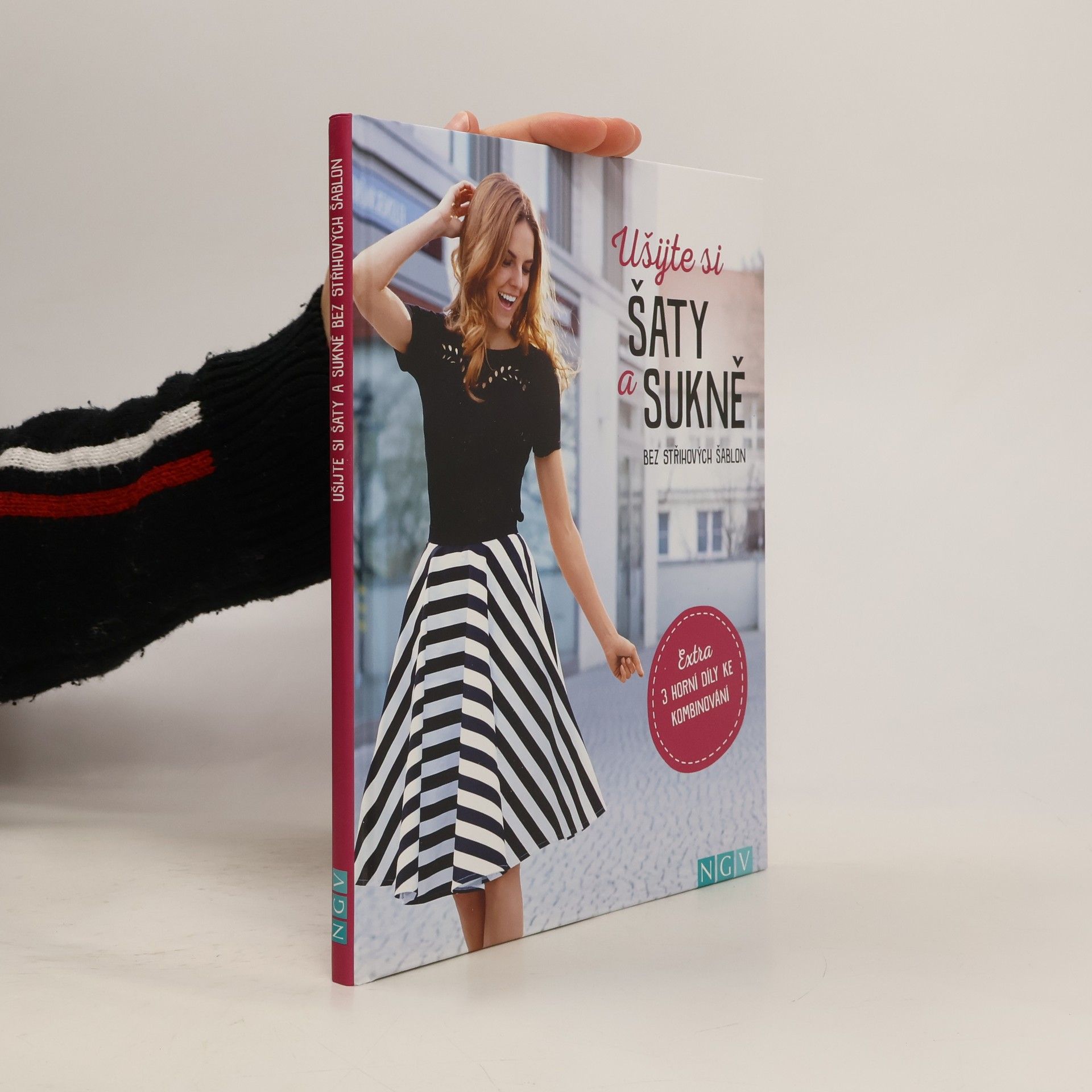 Kolektív autorov Ušijte si šaty a sukně bez střihových šablon