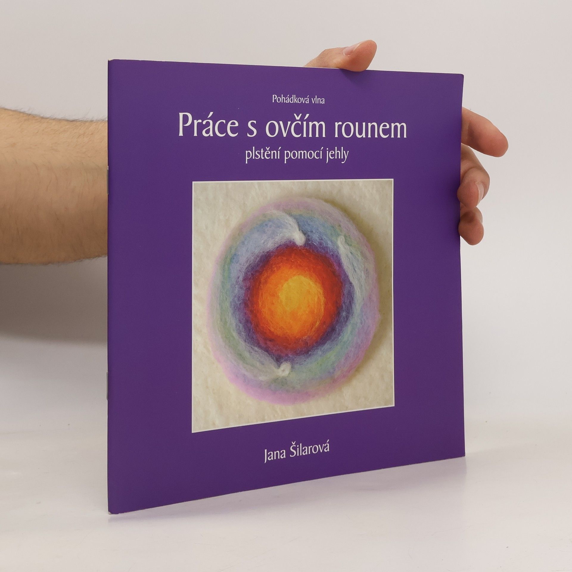 Jana Šilarová Práce s ovčím rounem. Plstění pomocí jehly