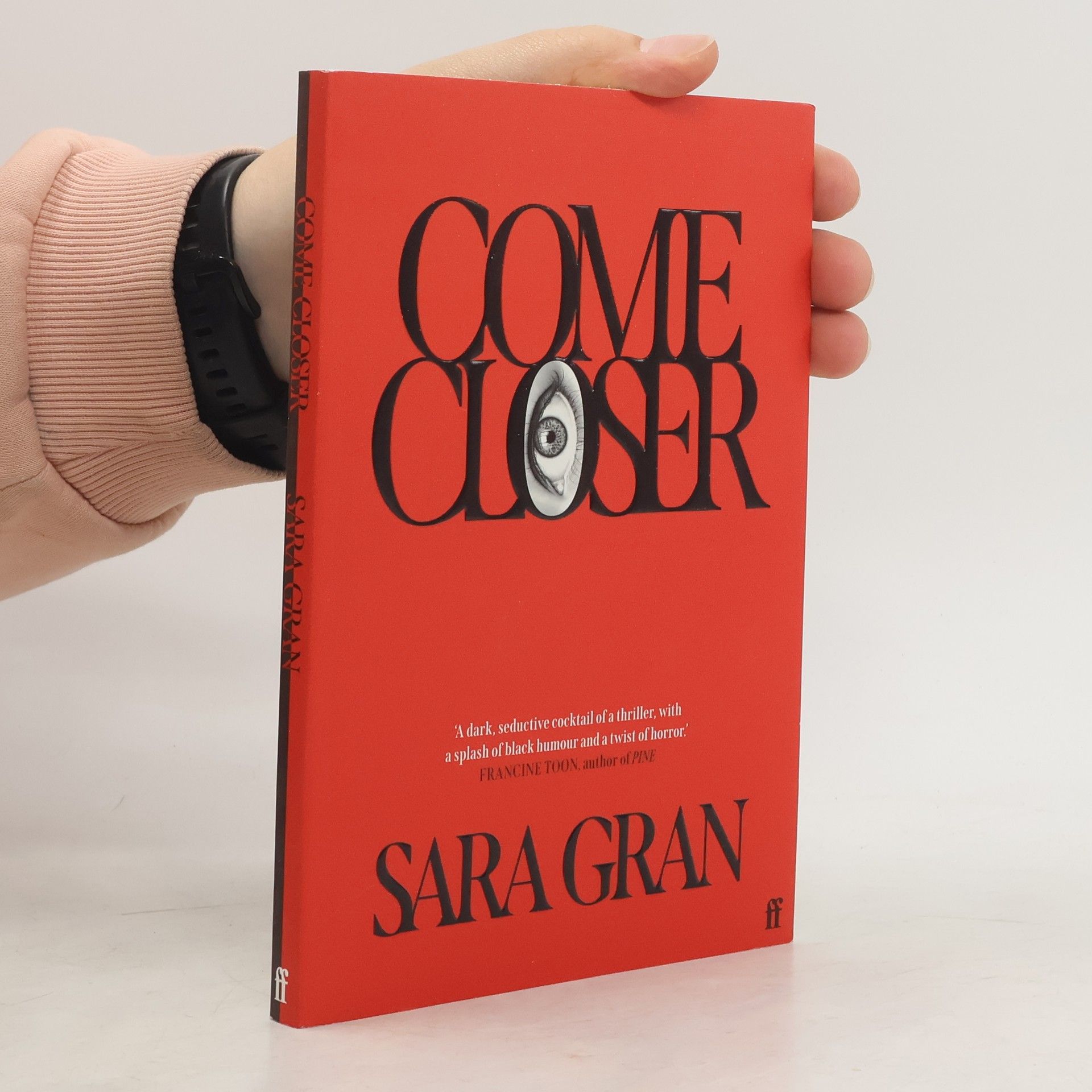 Sara Gran Come Closer