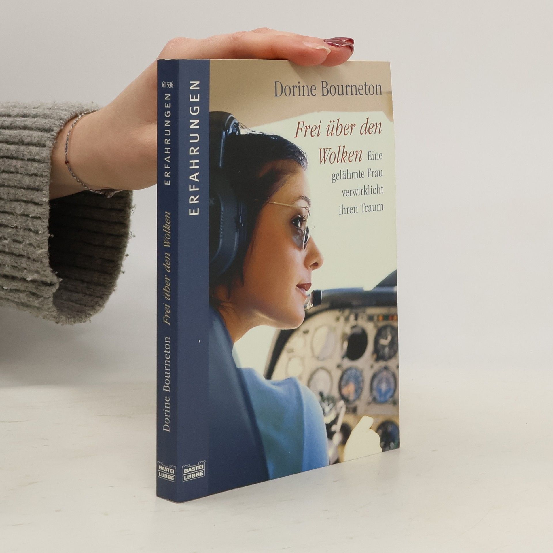 Dorine Bourneton Frei über den Wolken