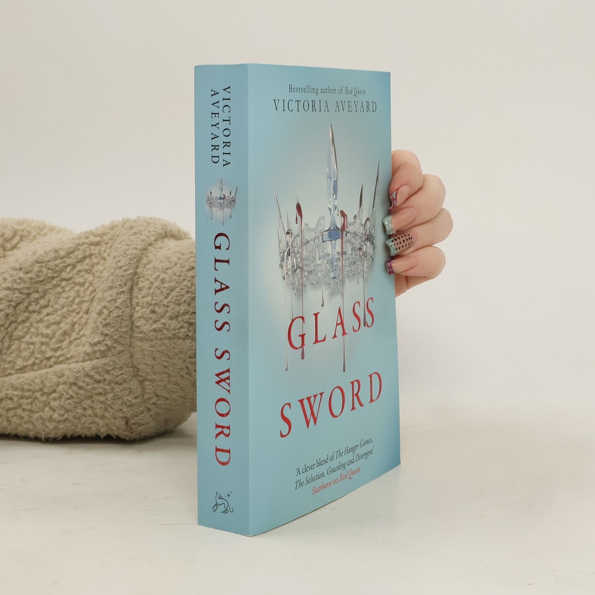 Victoria Aveyard Glass sword