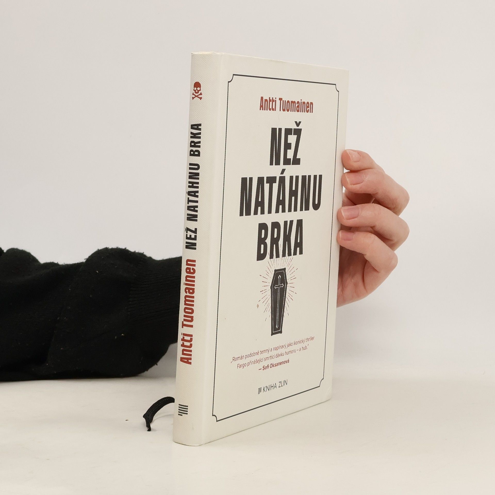 Antti Tuomainen Než natáhnu brka