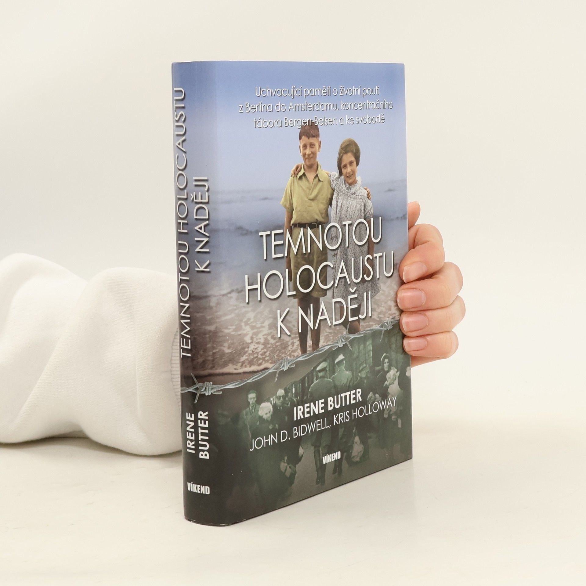 Temnotou holocaustu k naději