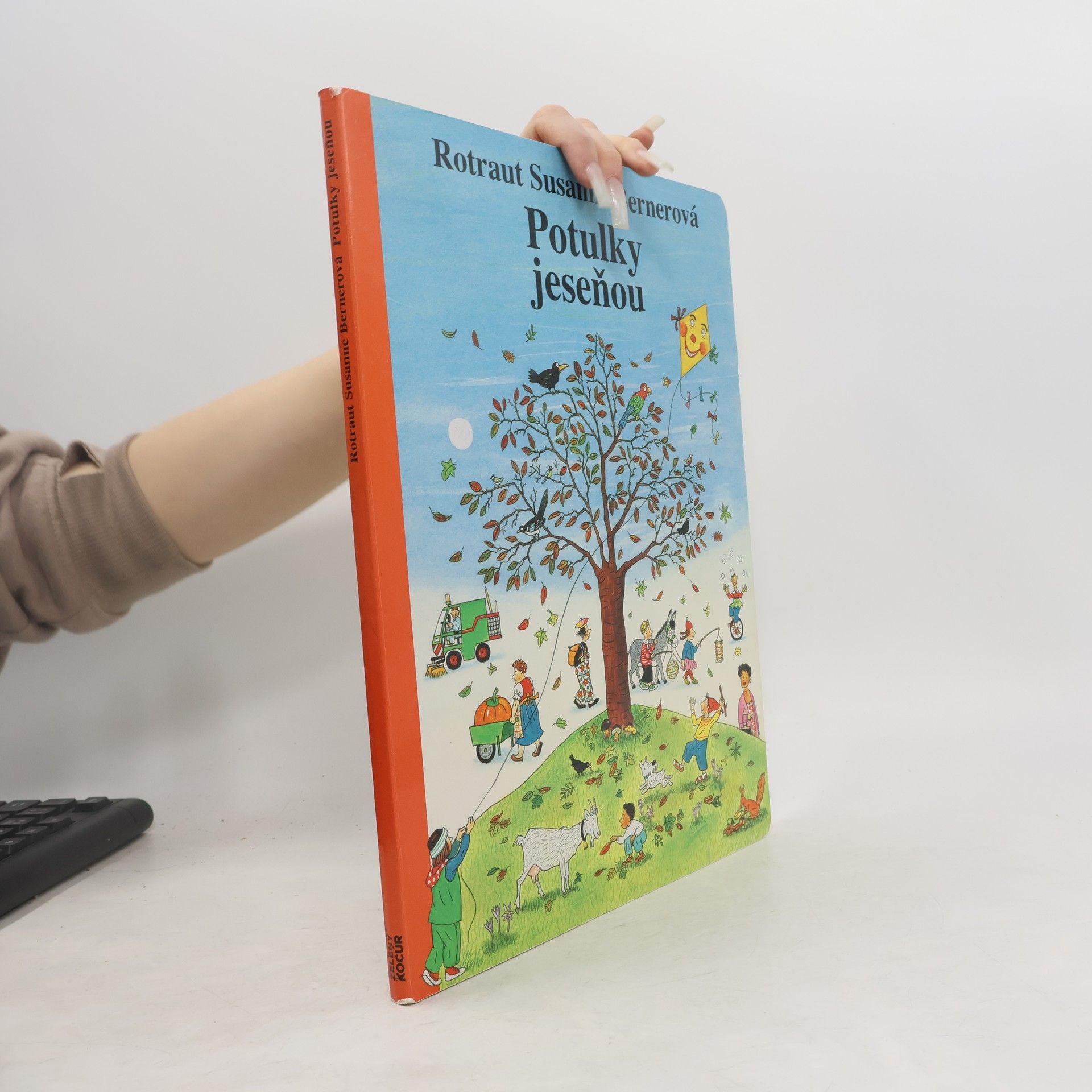 Rotraut Susanne Berner Potulky jeseňou