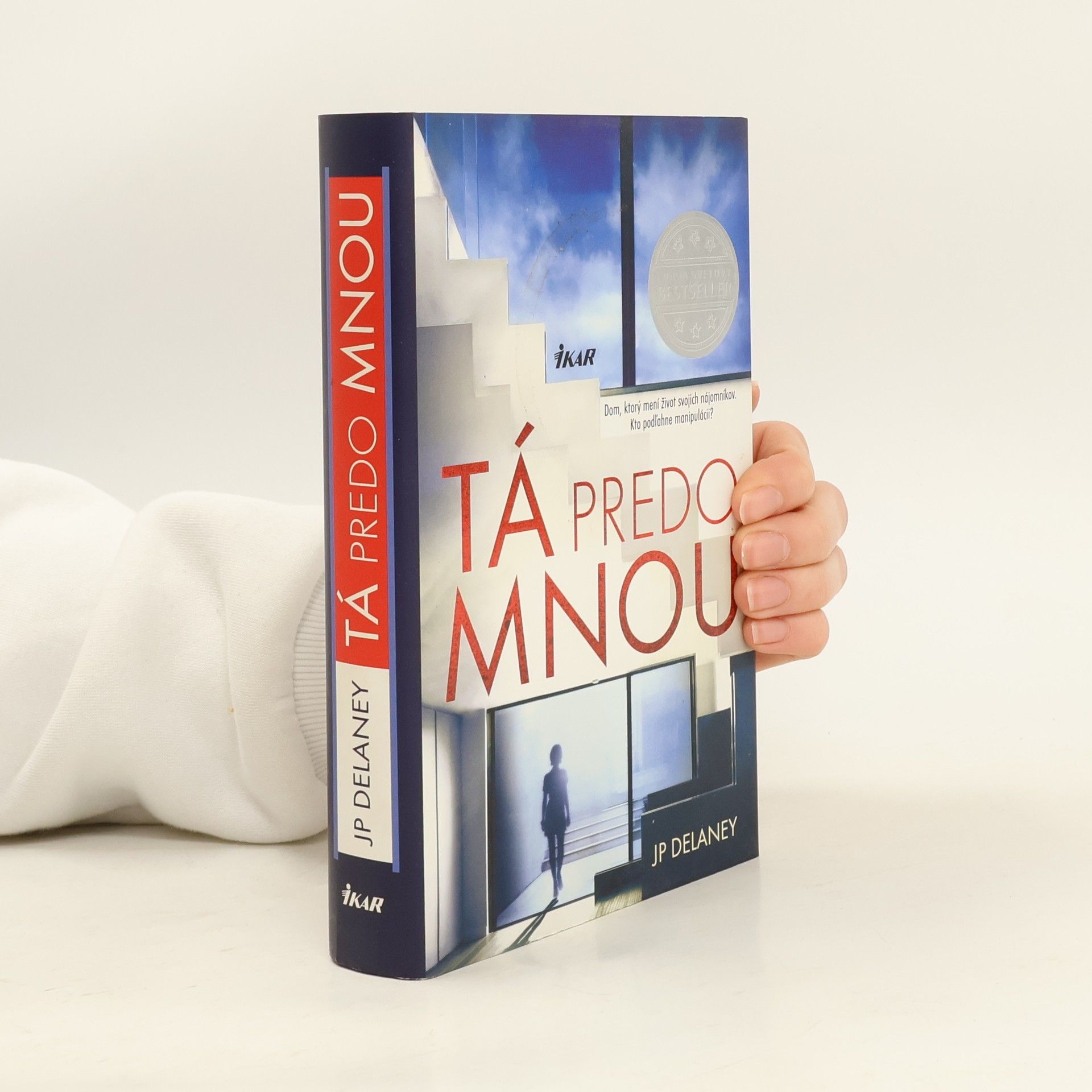 J. P. Delaney Tá predo mnou