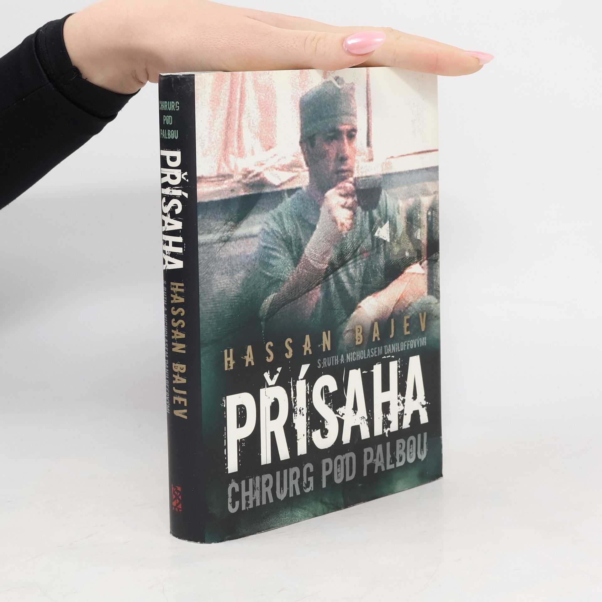 Přísaha. Chirurg pod palbou