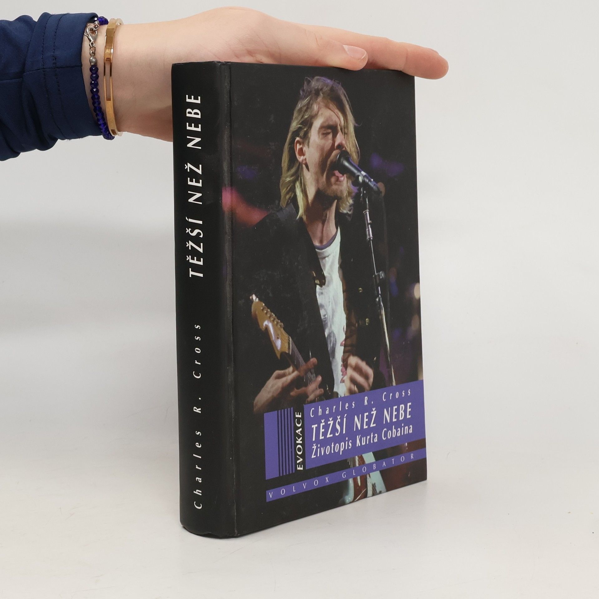 Charles R. Cross Těžší než nebe : životopis Kurta Cobaina