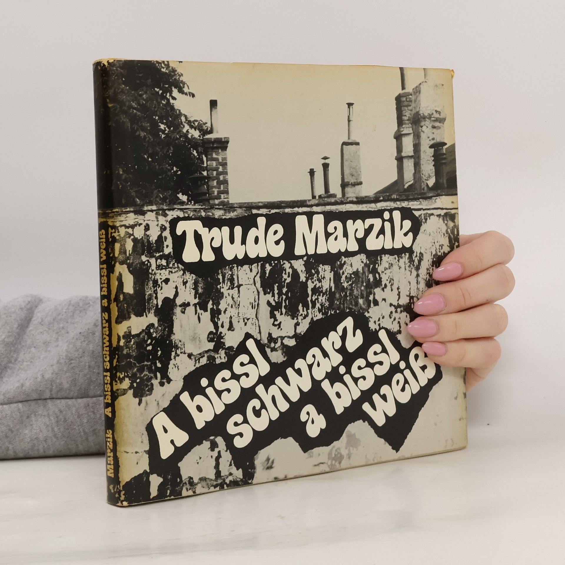 Trude Marzik A bissl Schwarz, a bissl Weiss