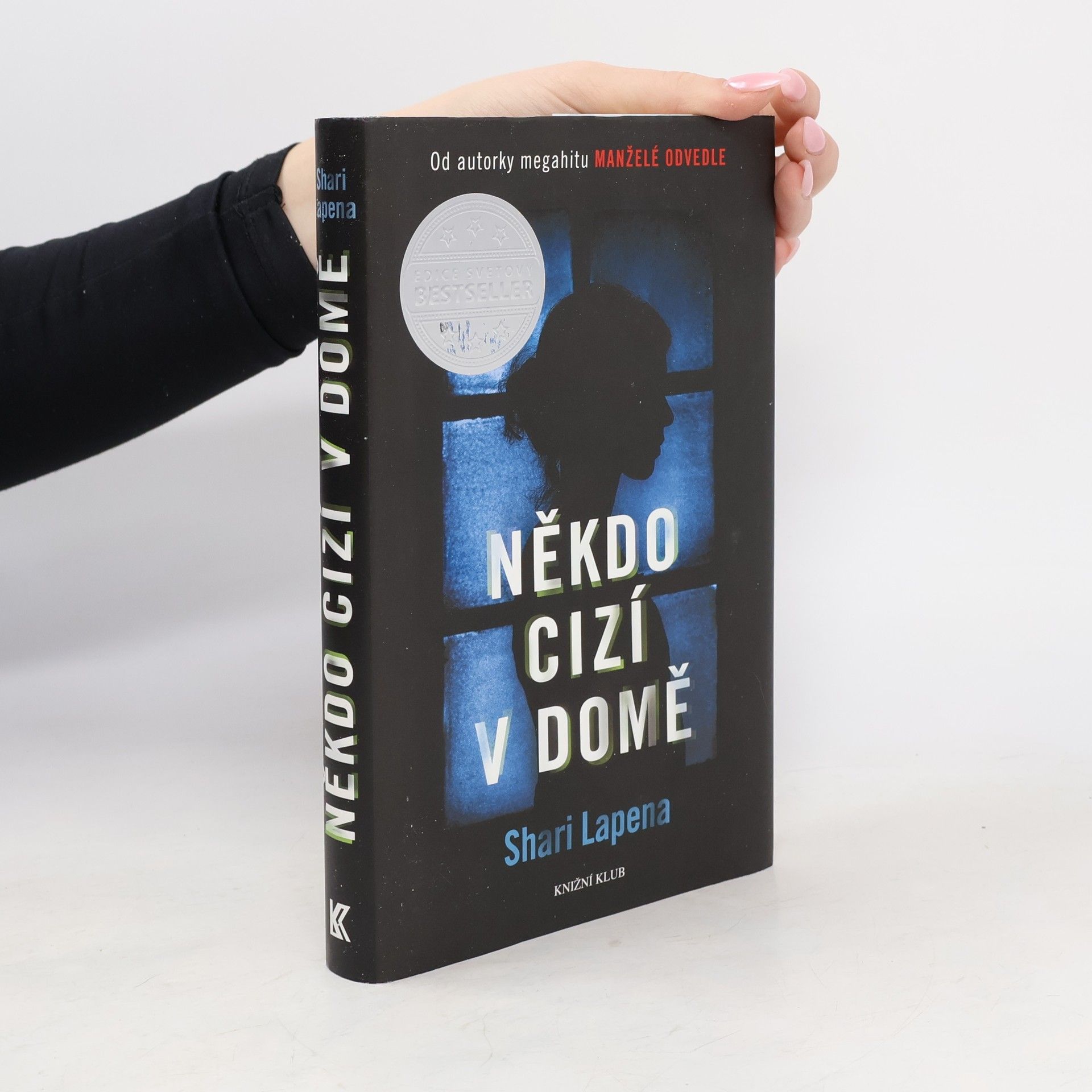 Někdo cizí v domě