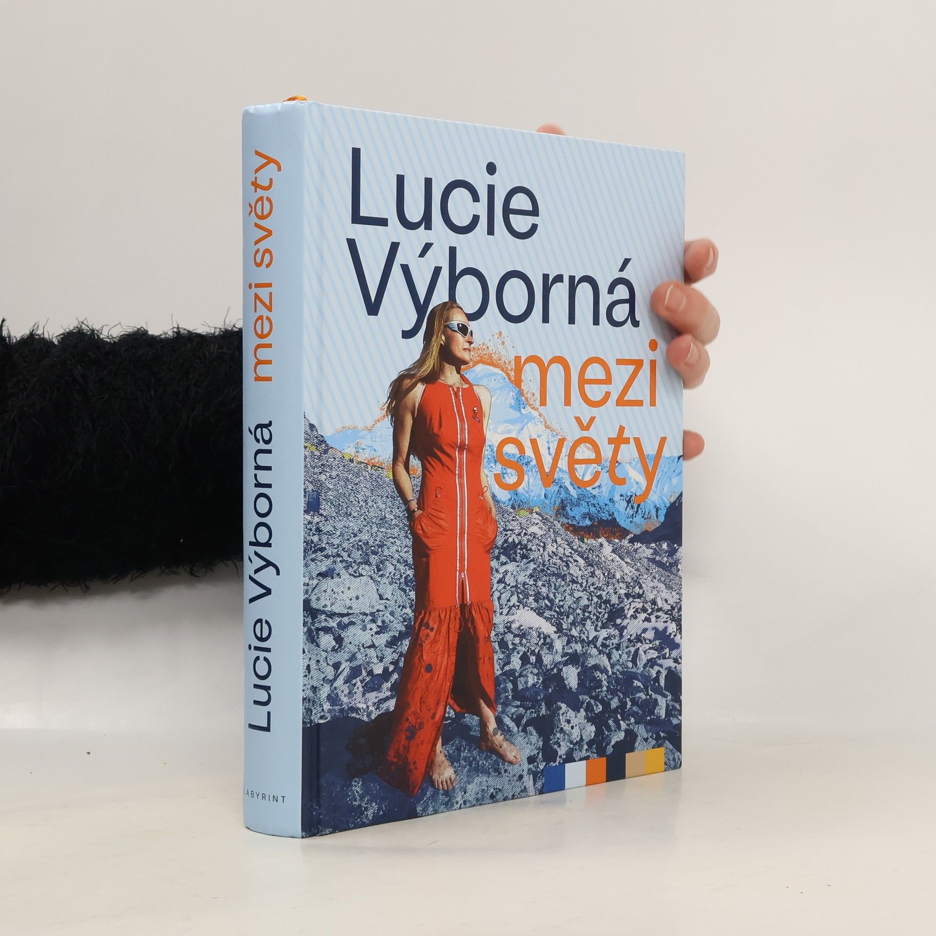 Lucie Výborná Mezi světy