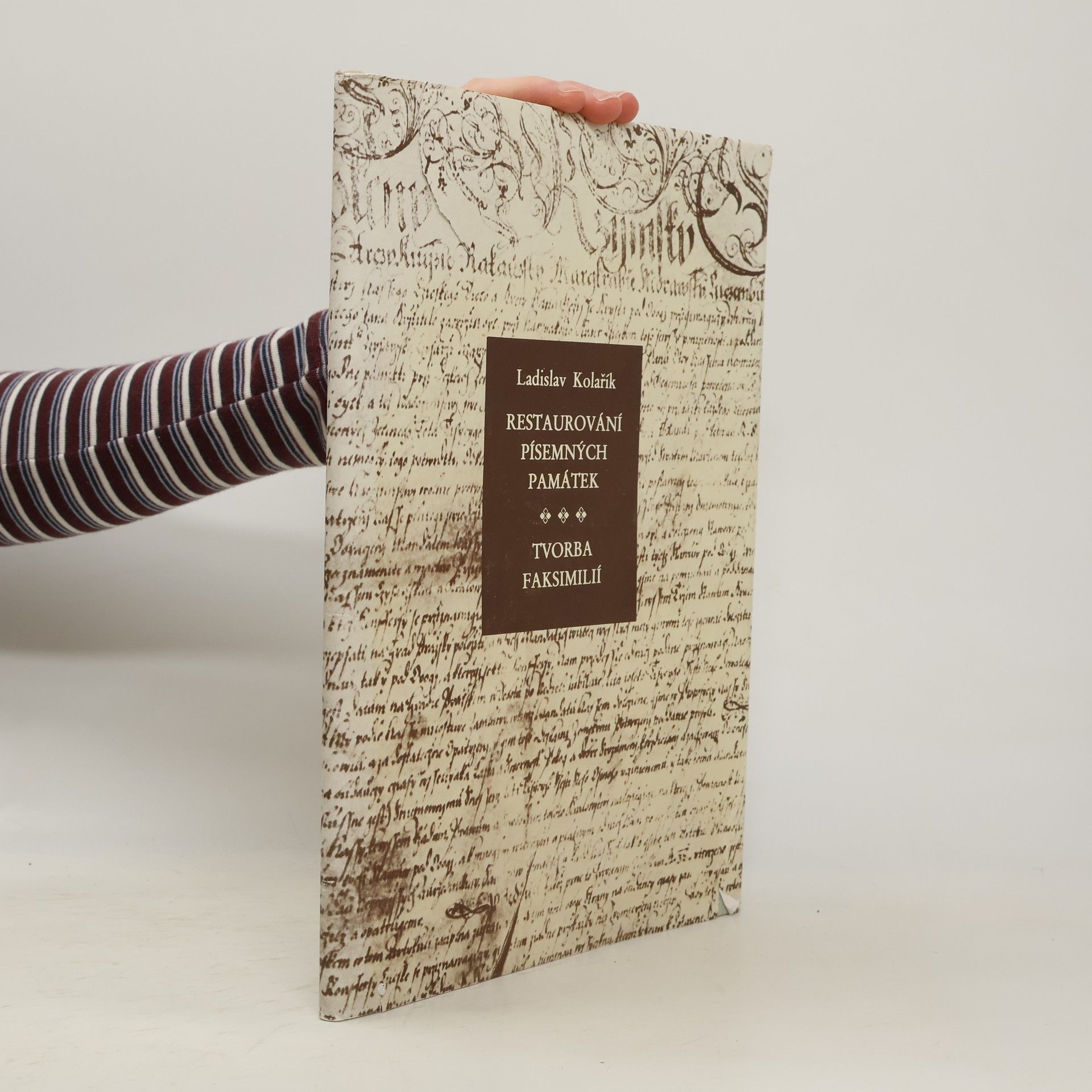 Ladislav Kolařík Restaurování písemných památek a tvorba faksimilií