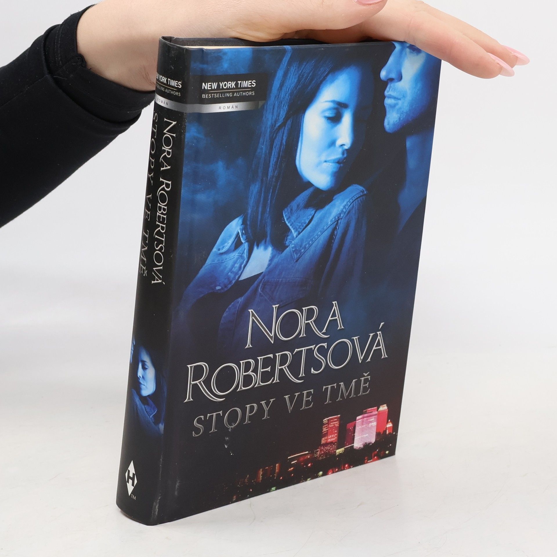 Nora Roberts Stopy ve tmě. Noční stín. Noční dým
