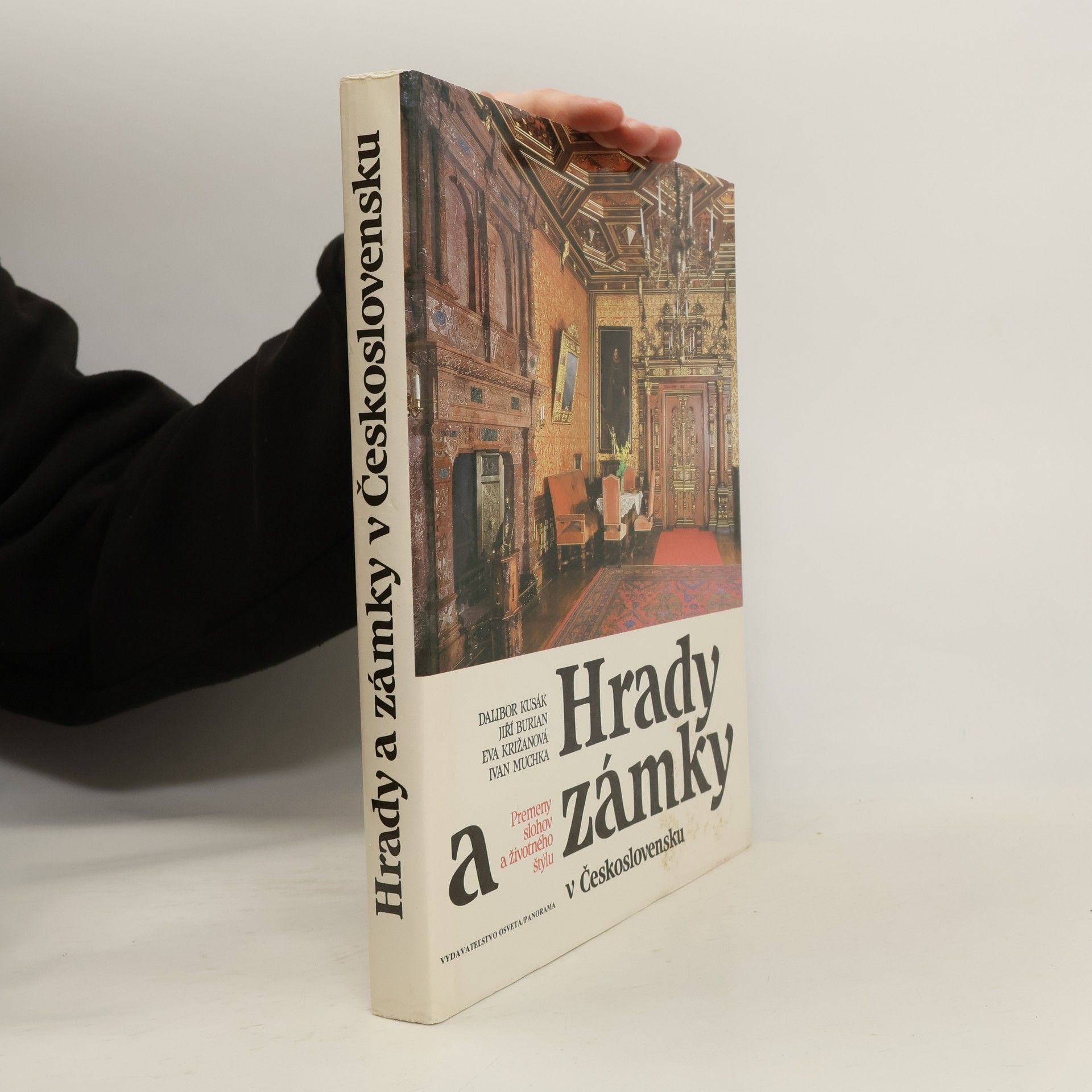 Hrady a zámky v Československu