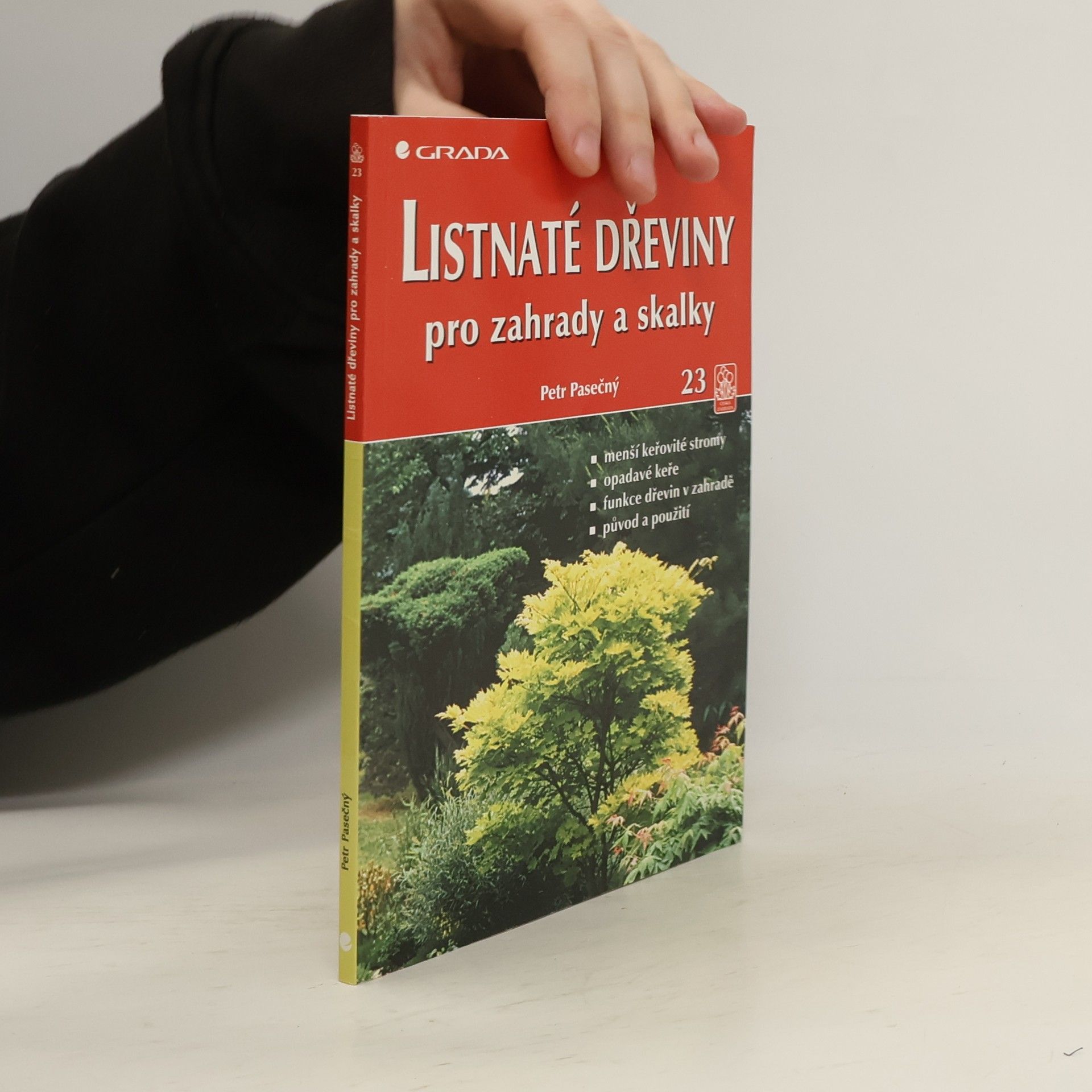 Listnaté dřeviny pro zahrady a skalky