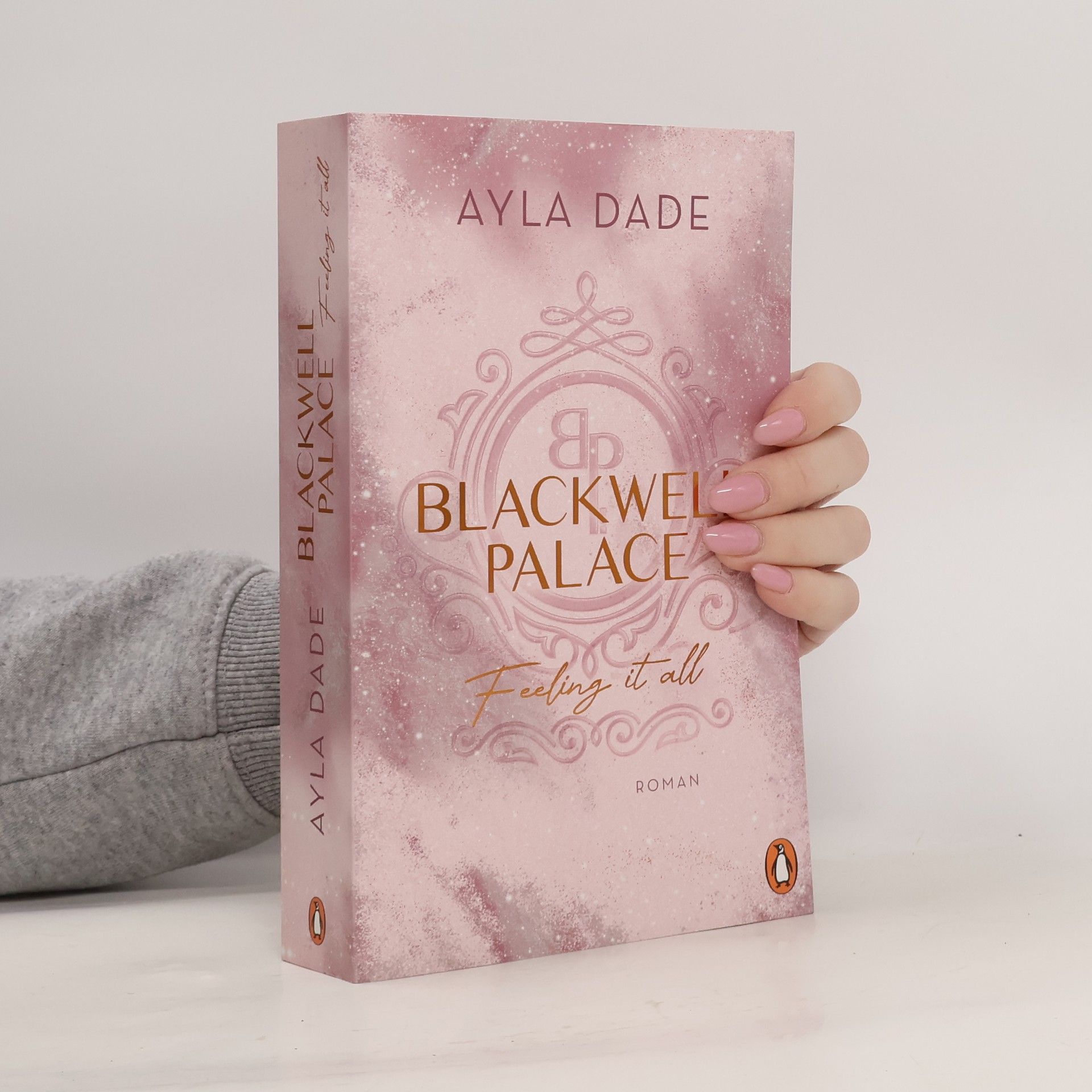 Ayla Dade Blackwell Palace. Feeling it all