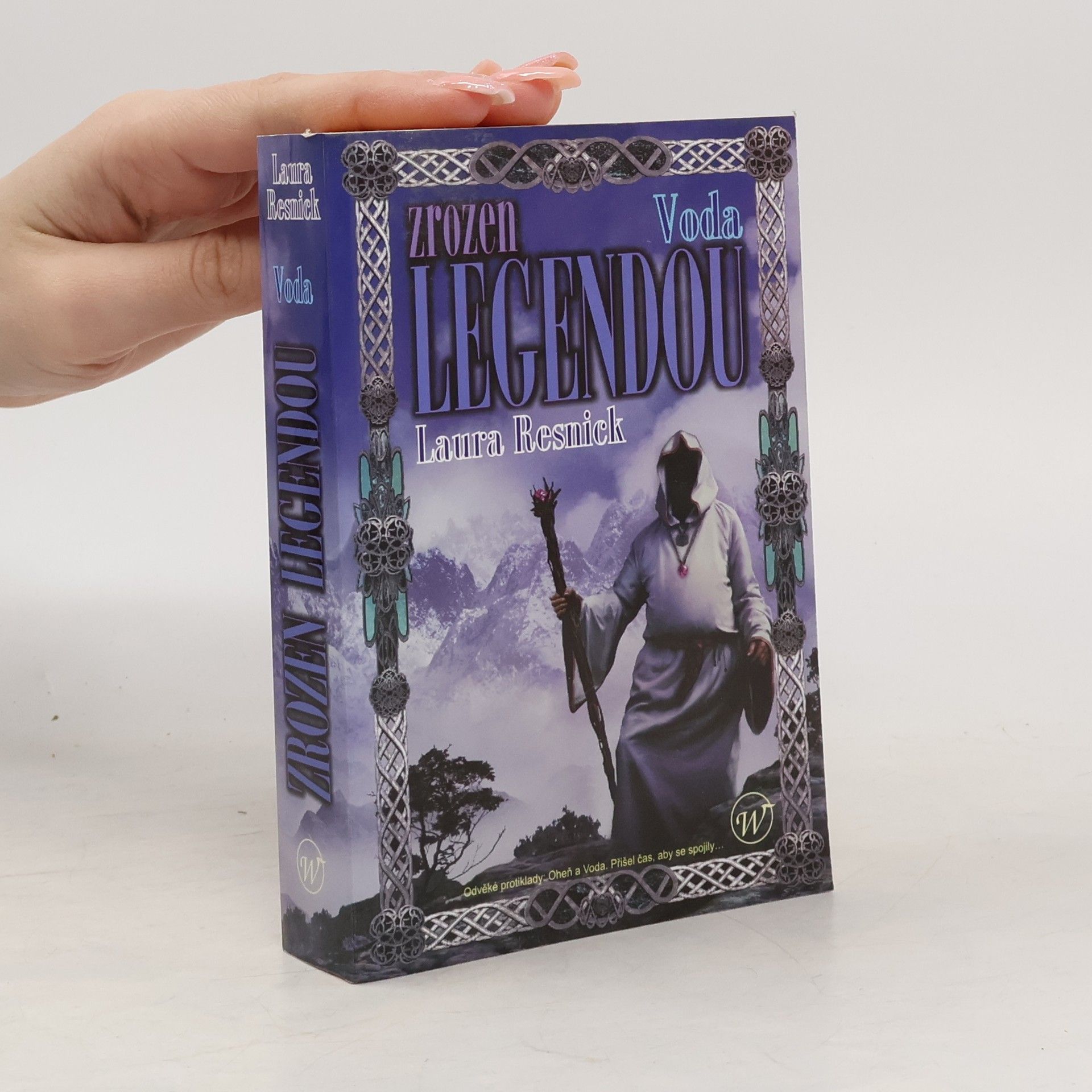 Laura Resnick Zrozen legendou - Voda