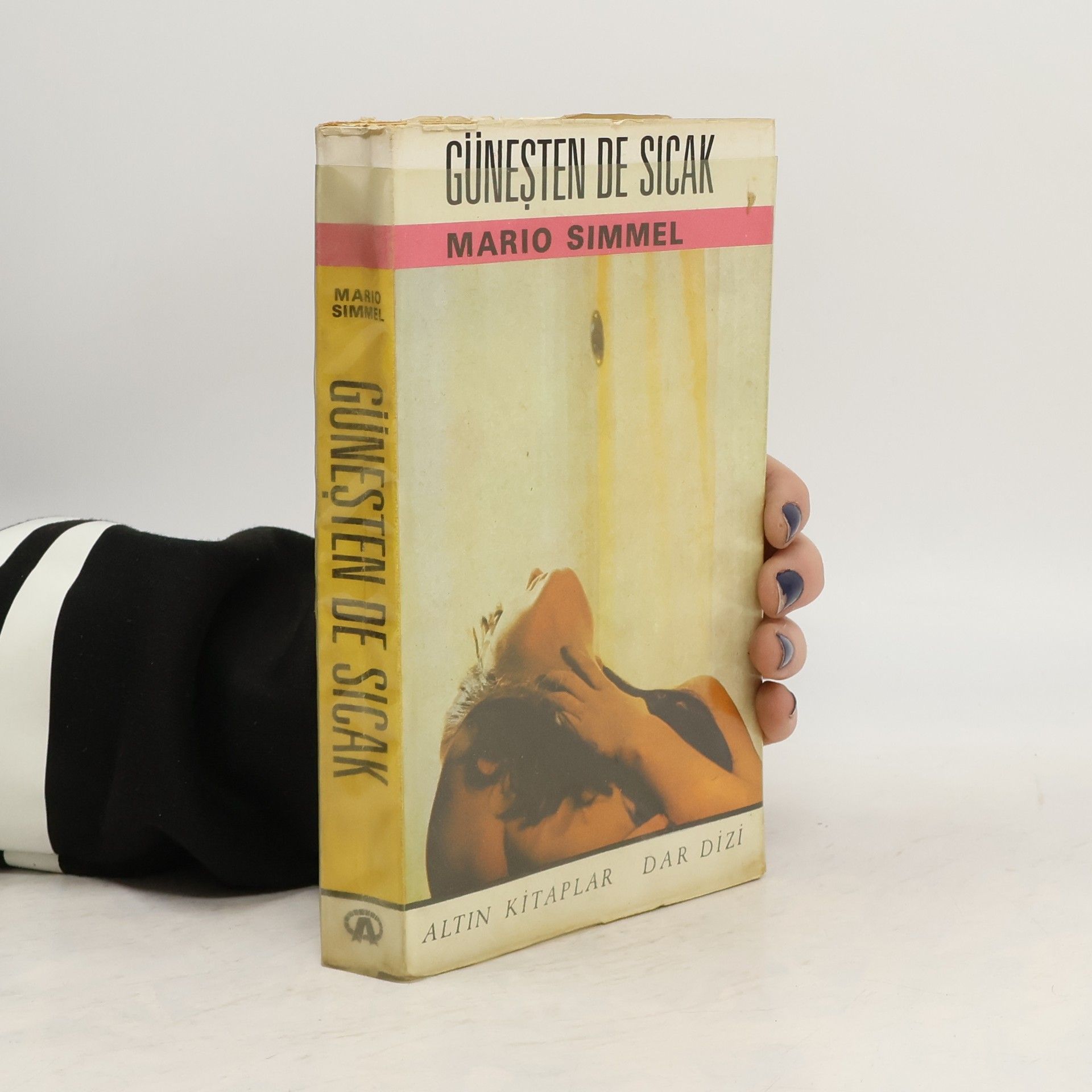 J. Mario Simmel Gunesten de Sicak