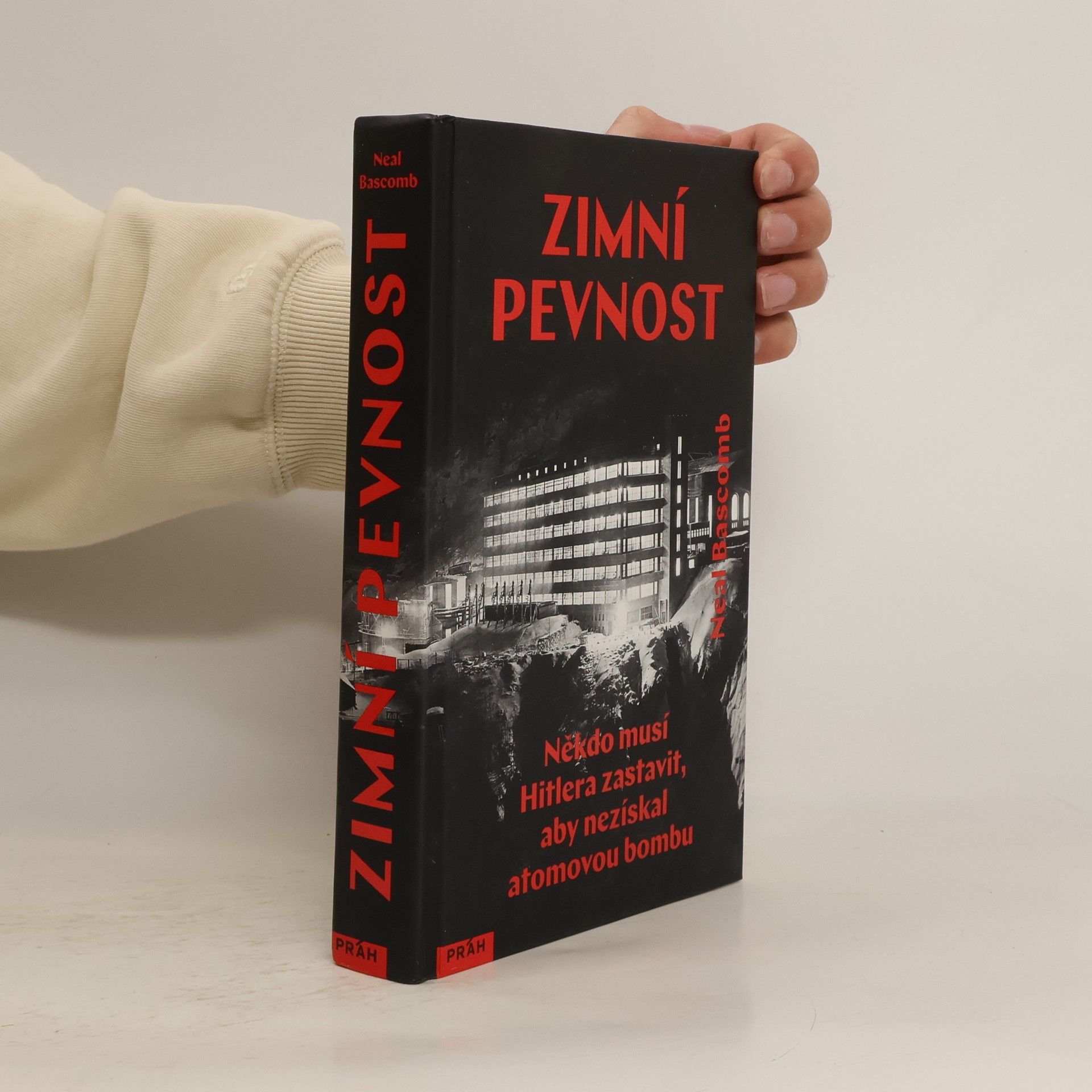 Neal Bascomb Zimní pevnost - Někdo musí Hitlera zastavit, aby nezískal atomovou bombu