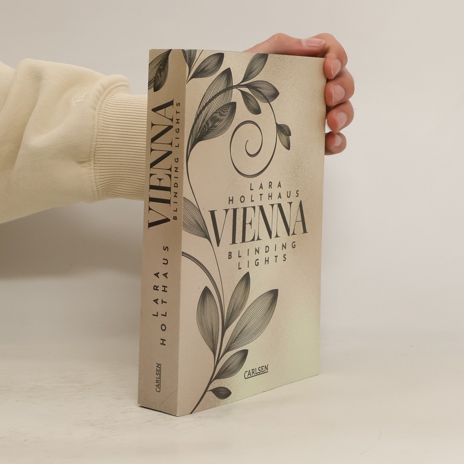 Lara Holthaus Vienna. Blinding Lights