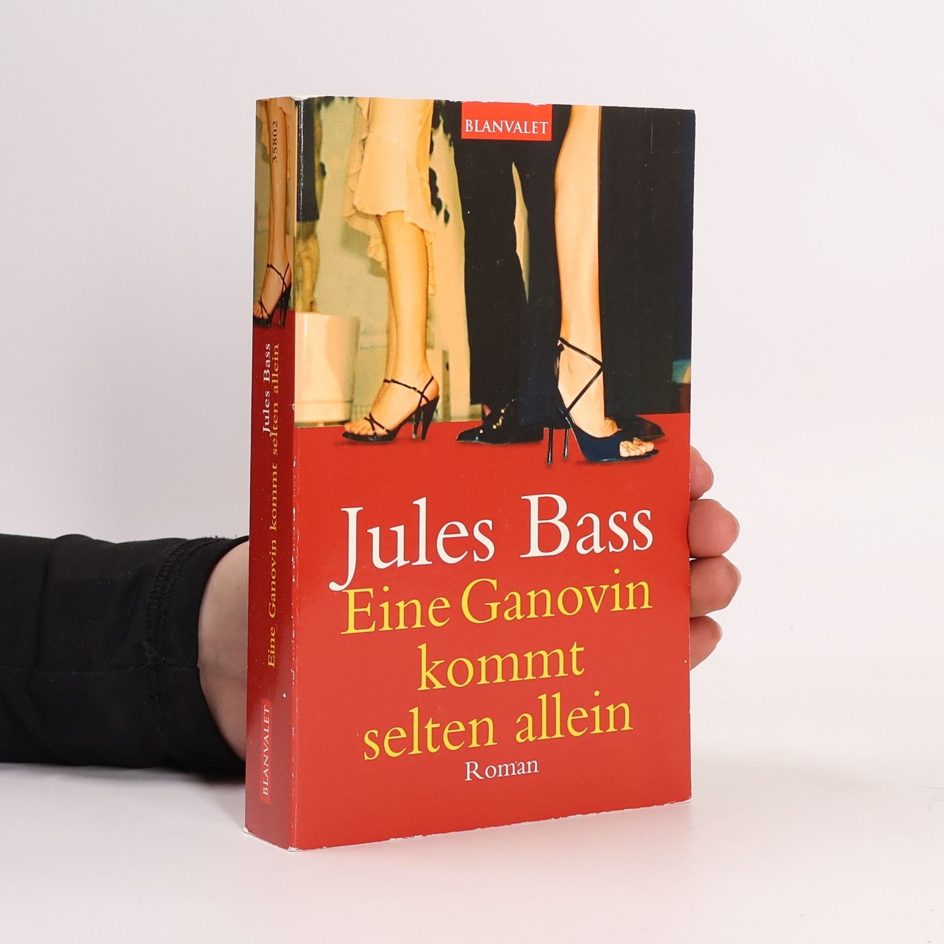 Eine Ganovin kommt selten allein. Roman