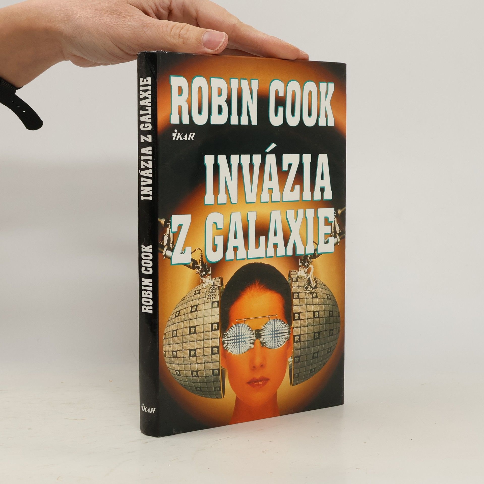 Robin Cook Invázia z galaxie