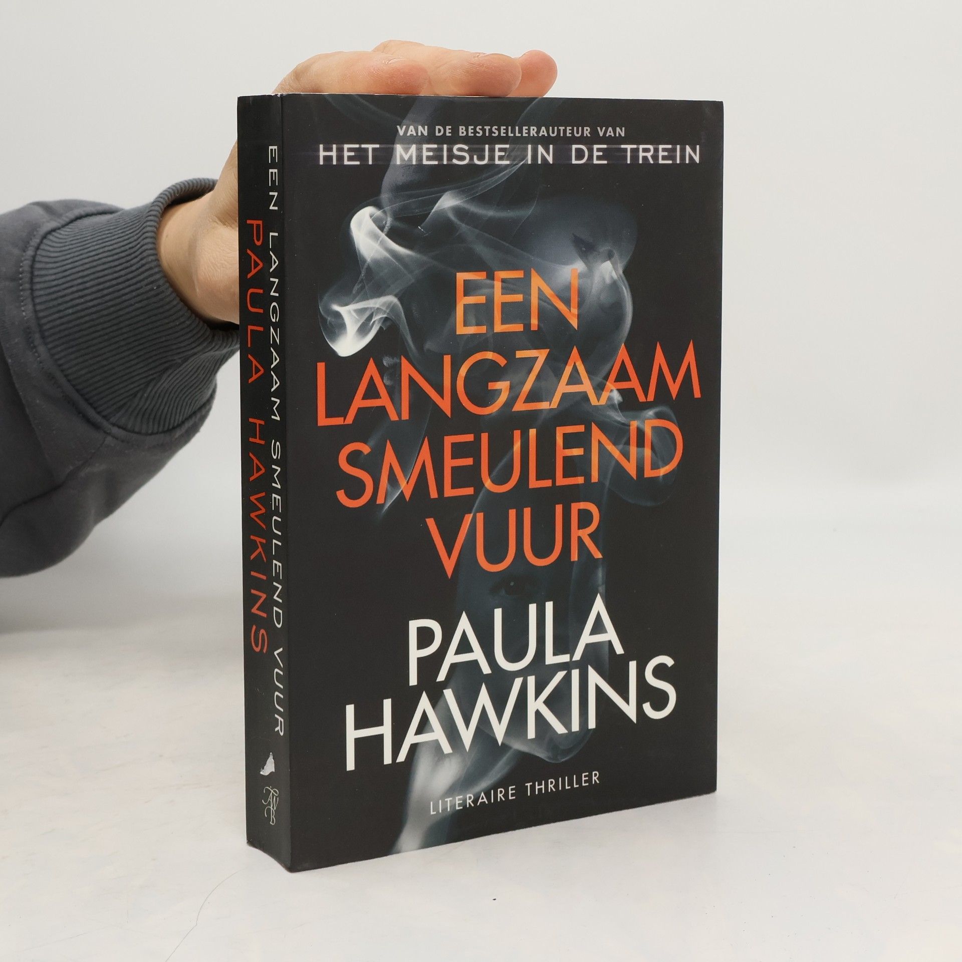 Paula Hawkins Een langzaam smeulend vuur