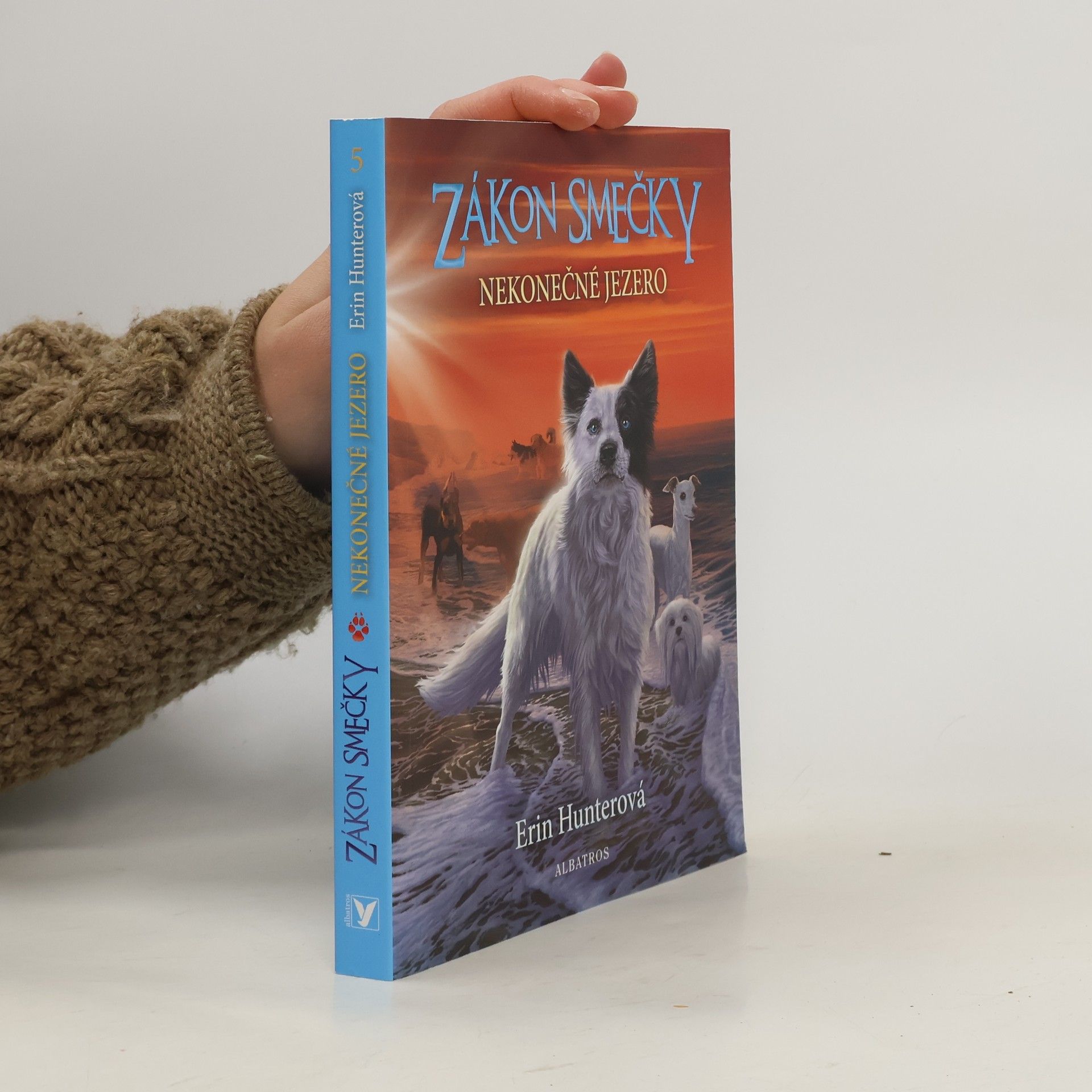 Erin Hunter Nekonečné jezero. Zákon smečky