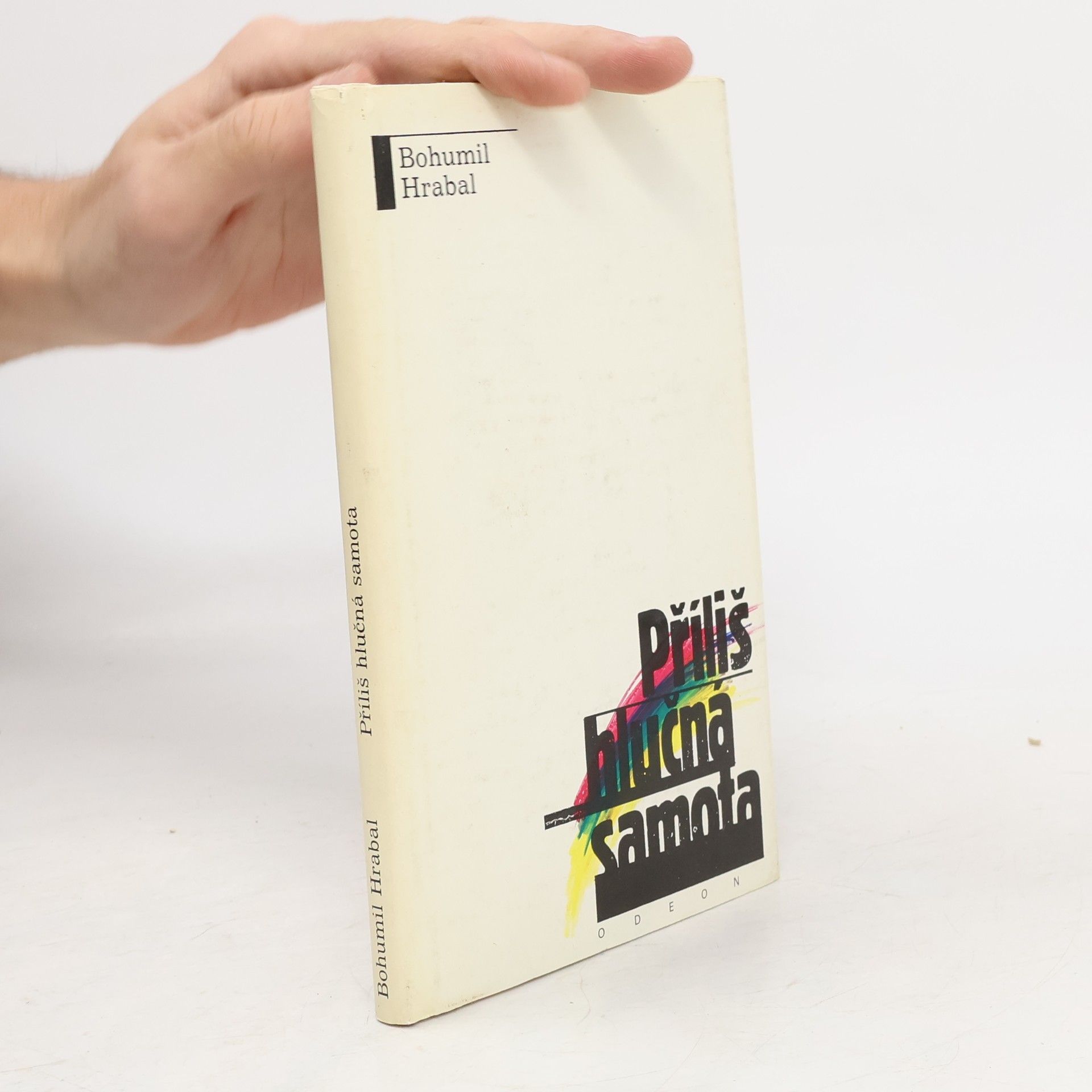 Příliš hlučná samota