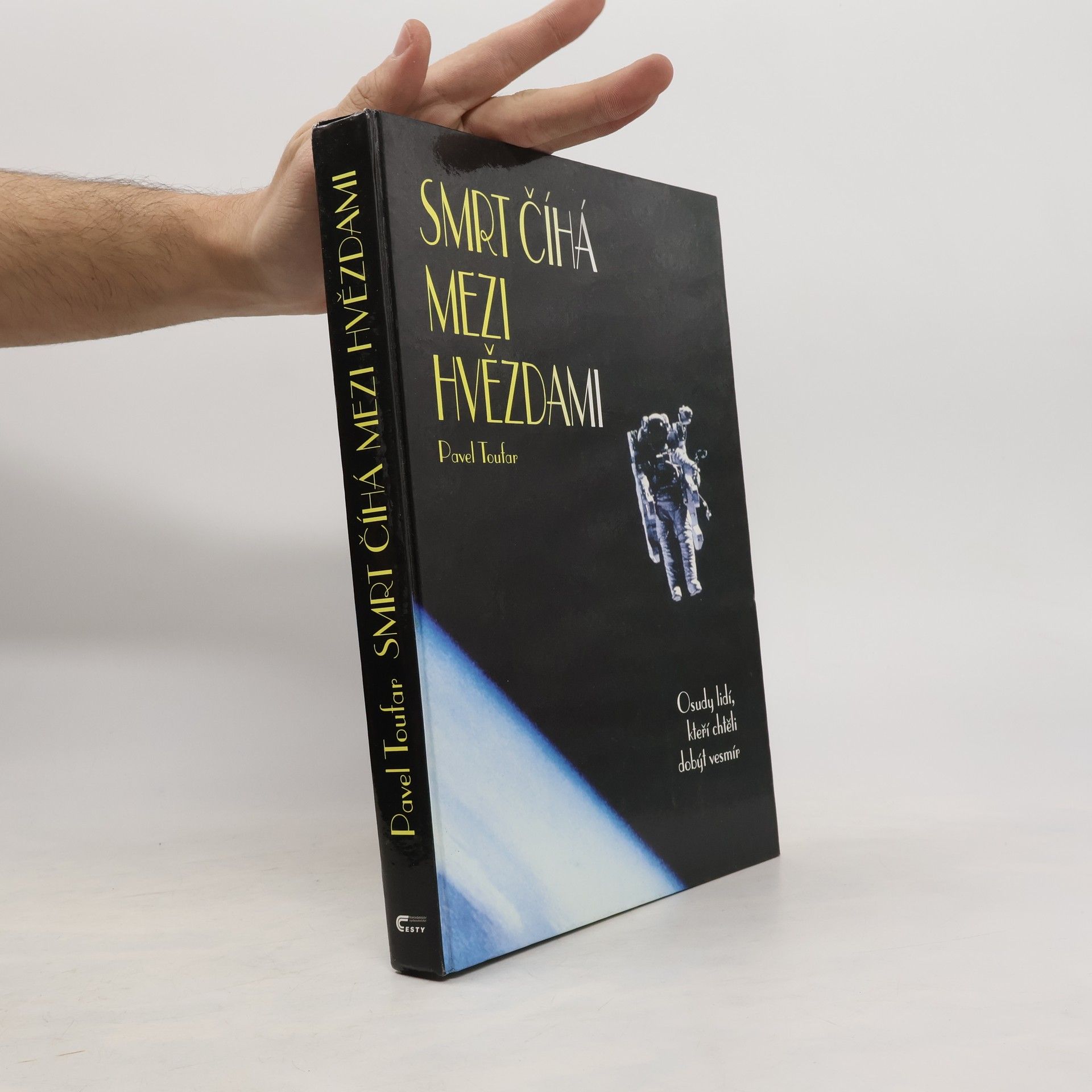 Pavel Toufar Smrt číhá mezi hvězdami : osudy lidí, kteří chtěli dobýt vesmír