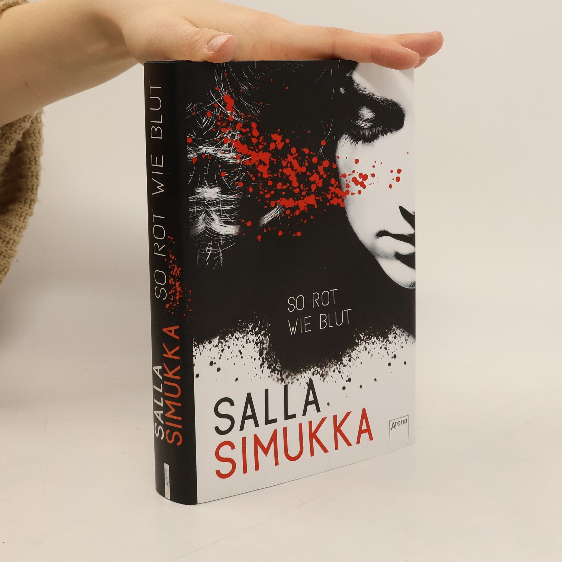 Salla Simukka So rot wie Blut