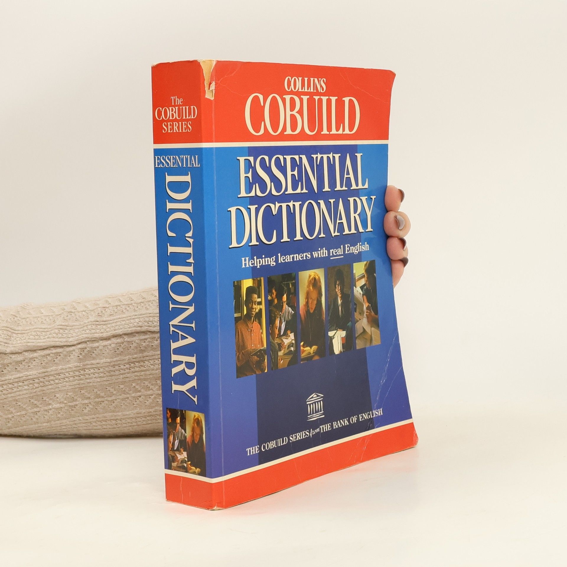 Collectif d'auteurs Essential English Dictionary