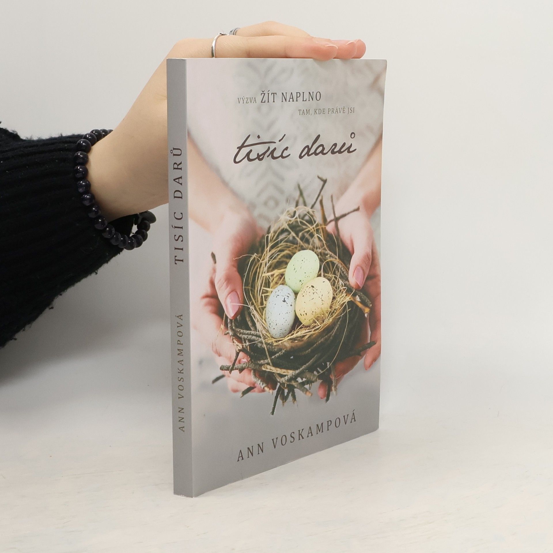 Ann Voskamp Tisíc darů : výzva žít naplno tam, kde právě jsi