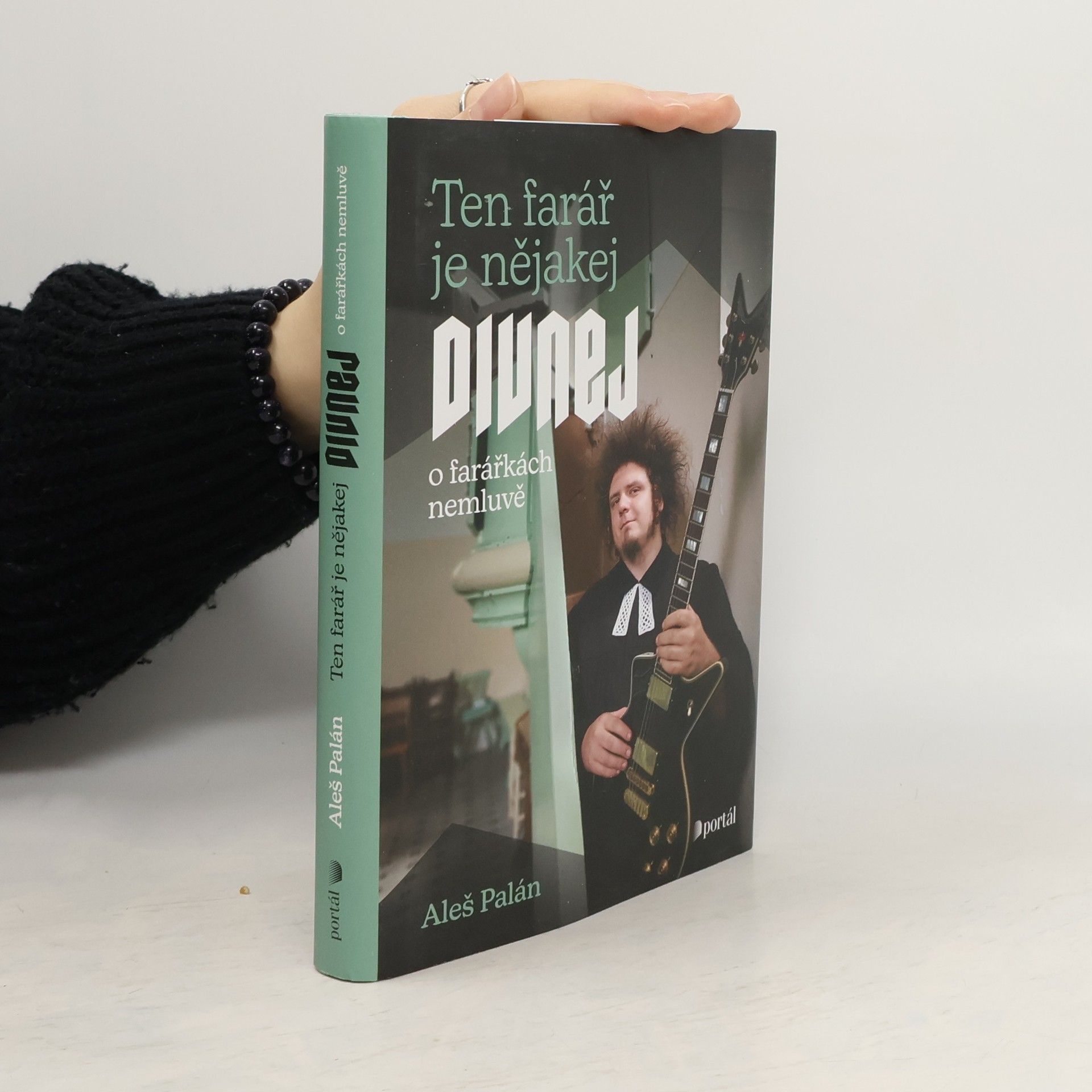 Aleš Palán Ten farář je nějakej divnej, o farářkách nemluvě