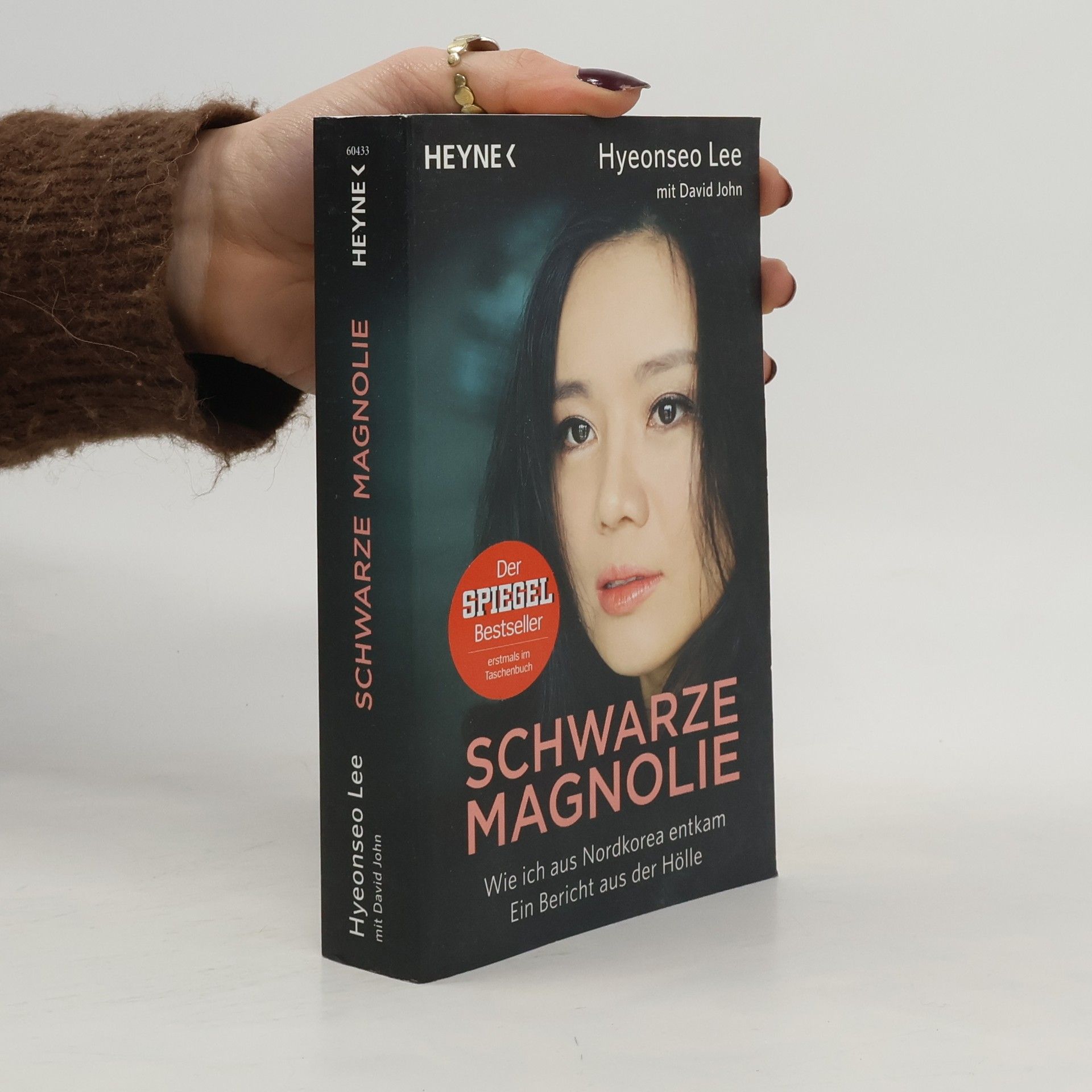 Hyeonseo Lee Schwarze Magnolie